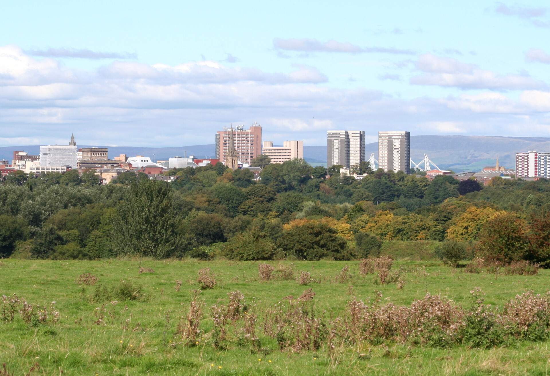 DEST_UNITED KINGDOM_ENGLAND_PRESTON_CITYSCAPE WITH FIELD_GettyImages-97470192