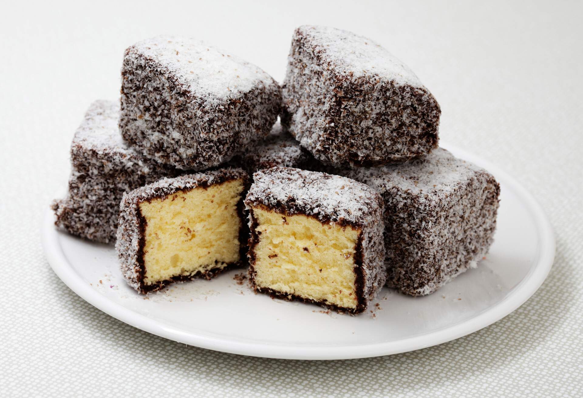 THEME_FOOD_AUSTRALIAN_LAMINGTON_CAKES_GettyImages