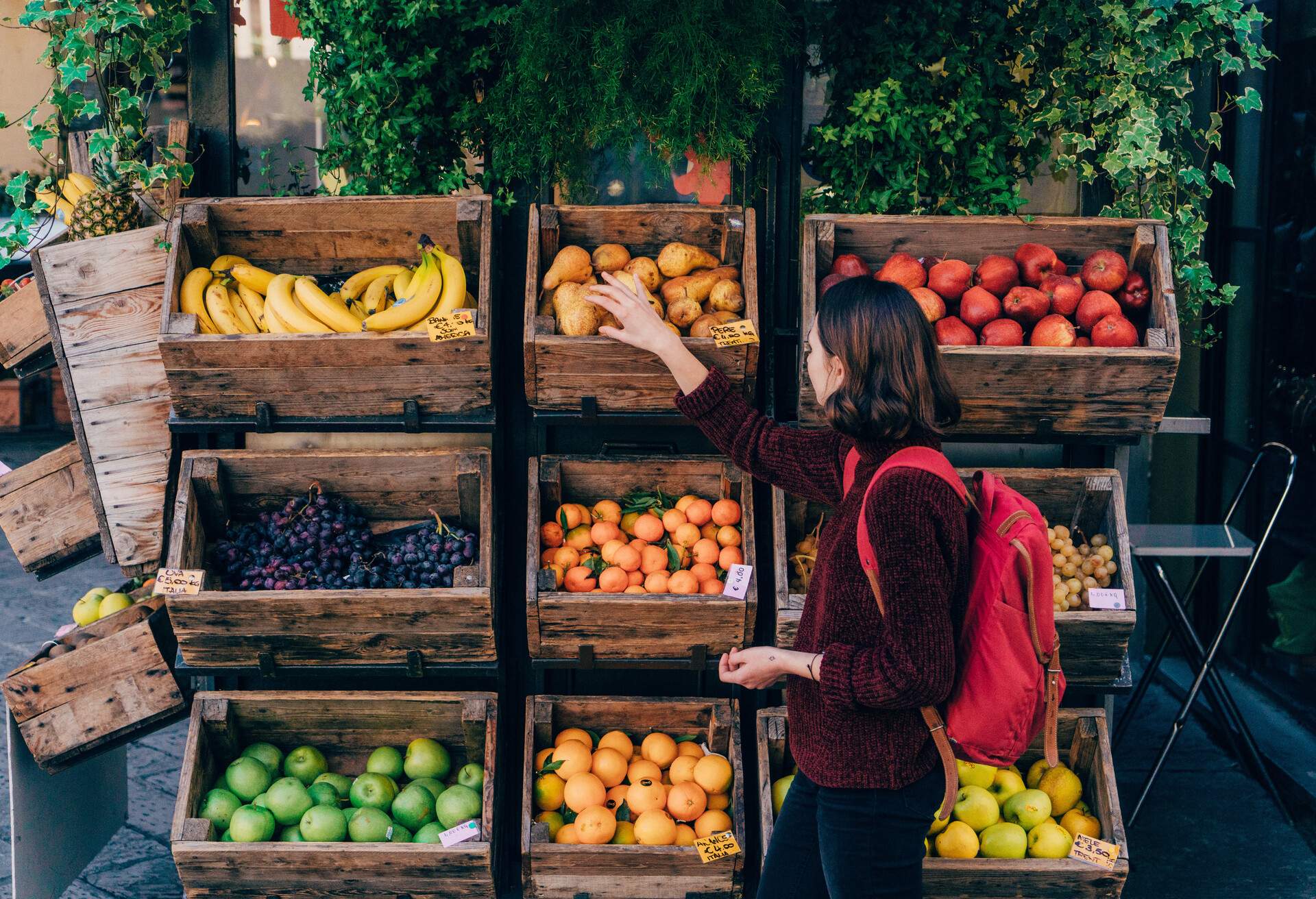 theme_shopping_market_food_gettyimages-878554632_kayak_within-usage-period_34210