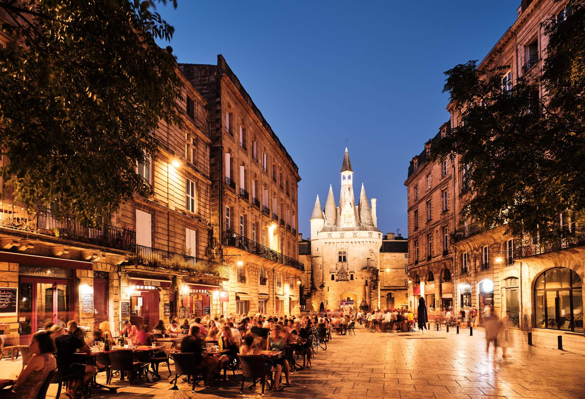 DEST_FRANCE_BORDEAUX_theme_RESTAURANT_NIGHTLIFE_GettyImages