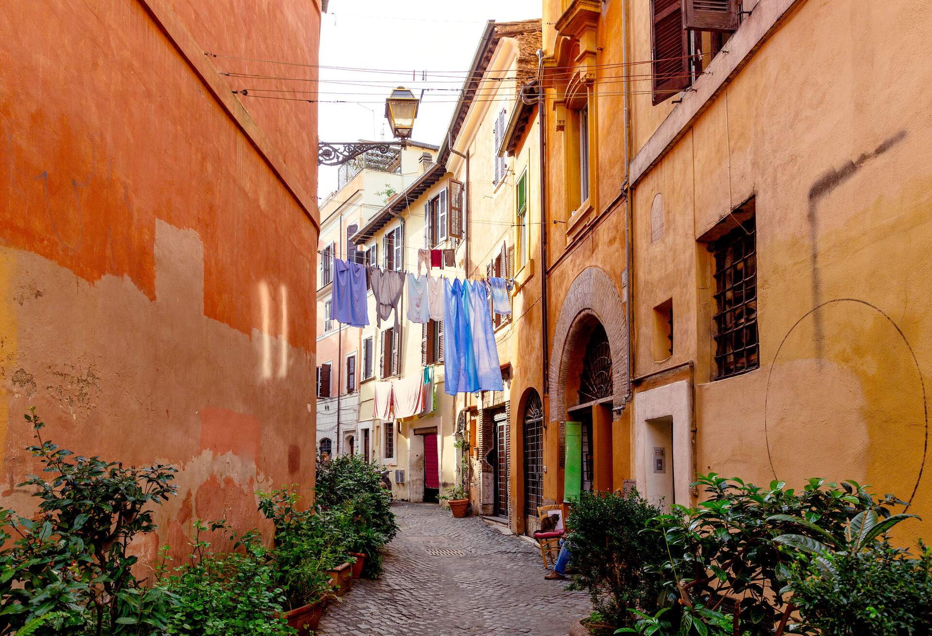 DEST_ITALY_ROME_TRASTEVERE_STREET_GettyImages