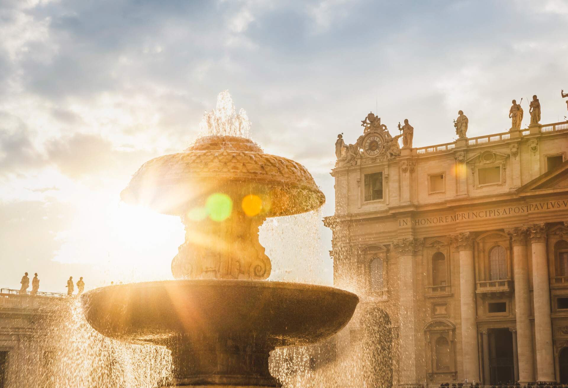 DEST_ITALY_ROME_VATICAN_CITY_FOUNTAIN_ST_OETERS_SQUARE_GettyImages