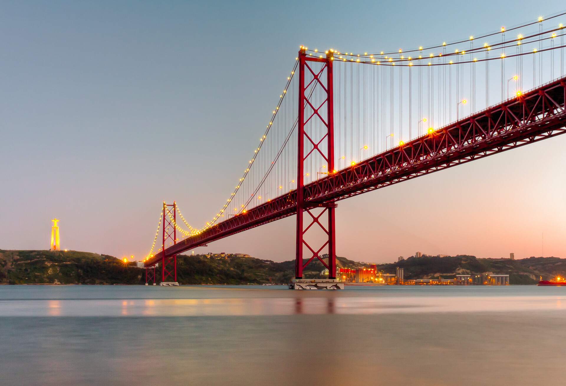 The 25 de Abril Bridge is a suspension bridge connecting the city of Lisbon, to the municipality of Almada on the left bank of the Tagus river.It was inaugurated on August 6, 1966 and a train platform was added in 1999.
