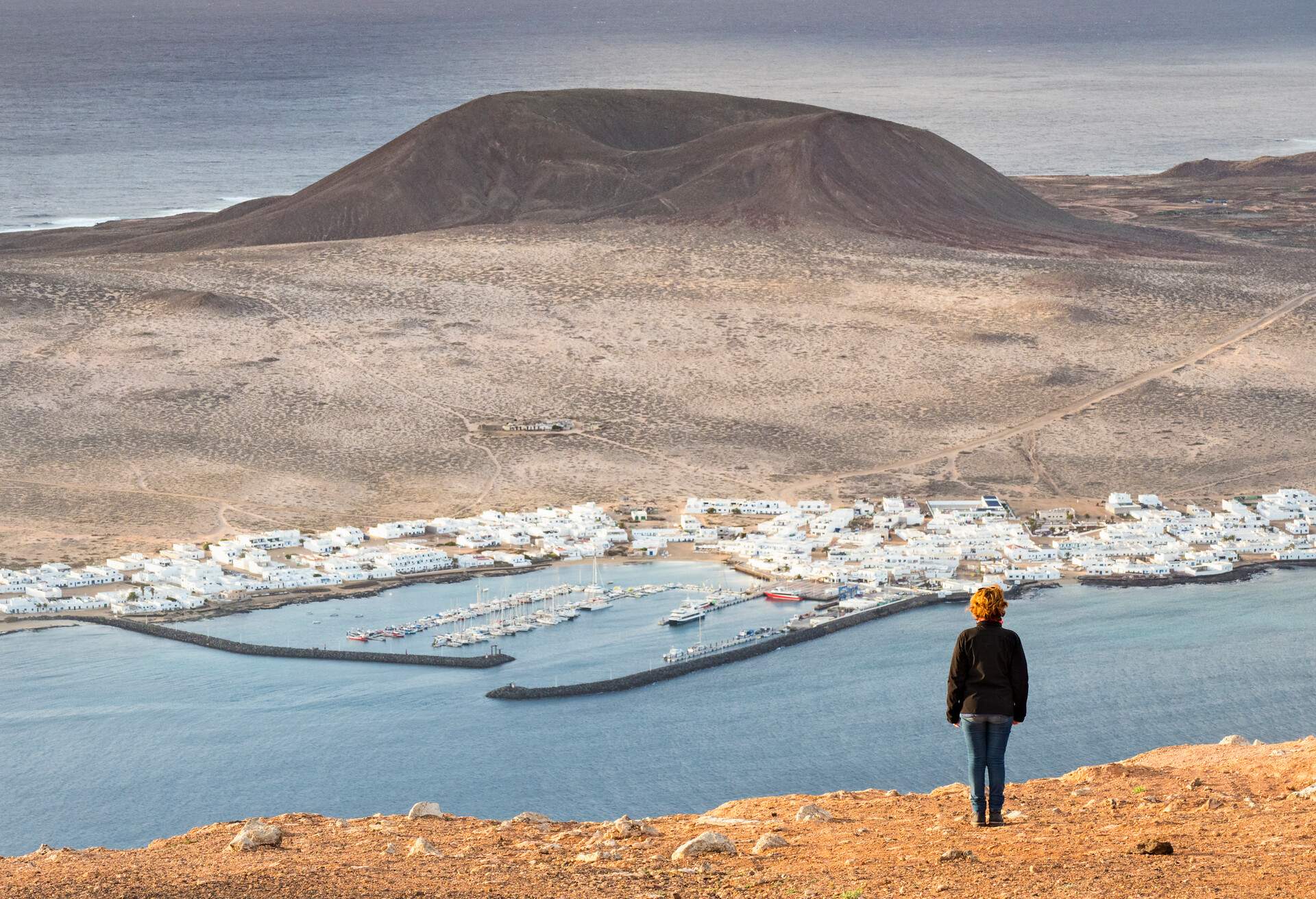 DEST_SPAIN_CANARY-ISLANDS_LANZAROTE_ Caleta-del-Sebo_GettyImages-1079166284