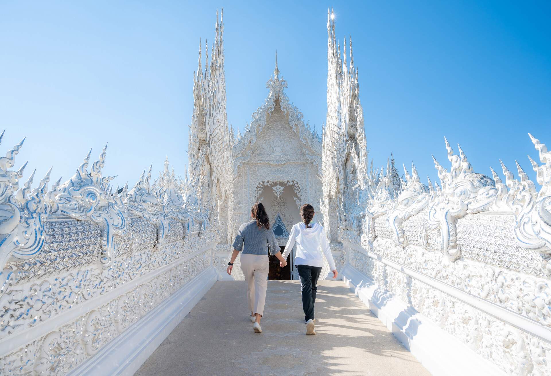 DEST_THAILAND_WHITE_TEMPLE_WAT_RONG_KHUN_GettyImages