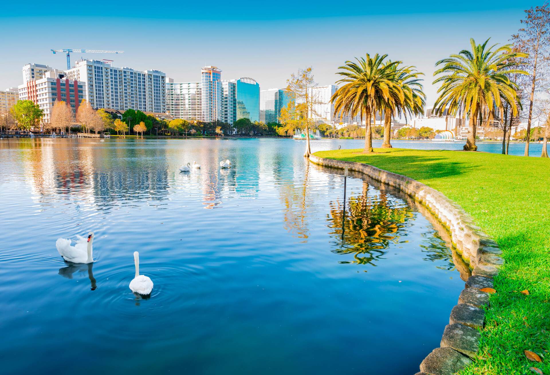 DEST_USA_FLORIDA_ORLANDO_LAKE-EOLA-PARK_shutterstock_1465046222