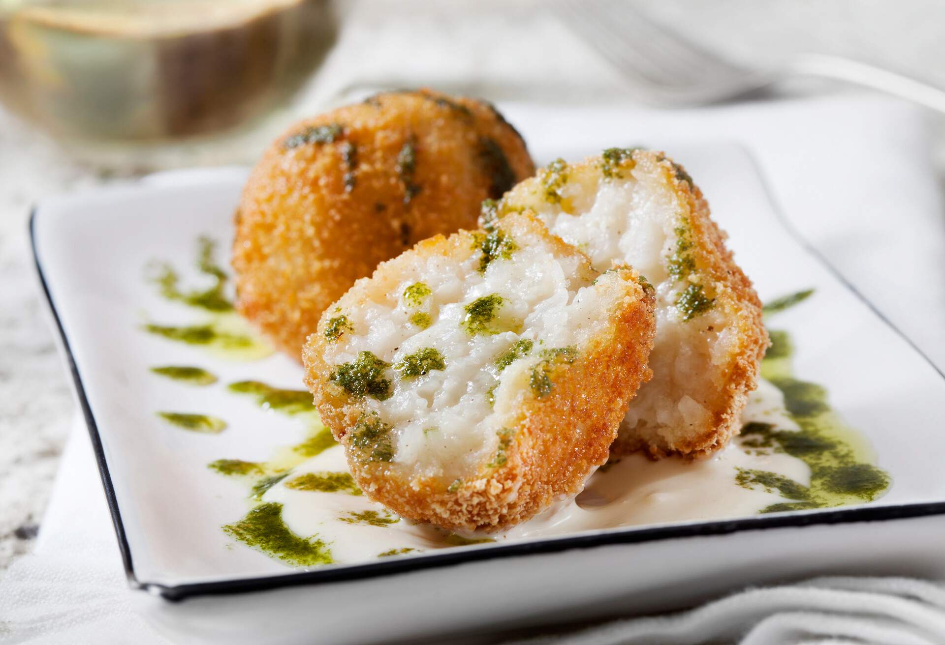 THEME_ITALIAN-CUISINE_ARANCINI-GettyImages-1265293585