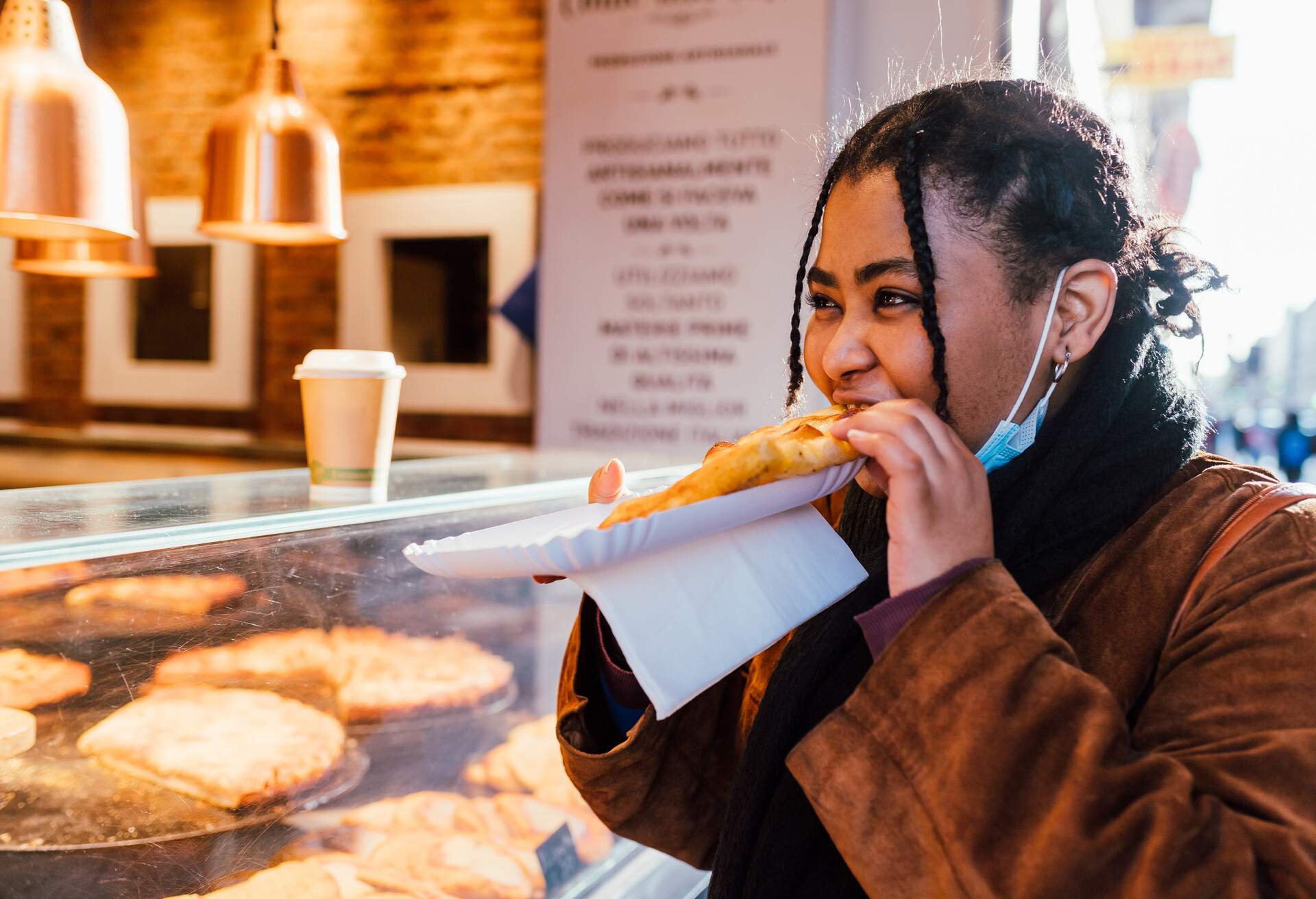 THEME_STREET-FOOD-ITALIAN_PEOPLE_GettyImages-1316805144