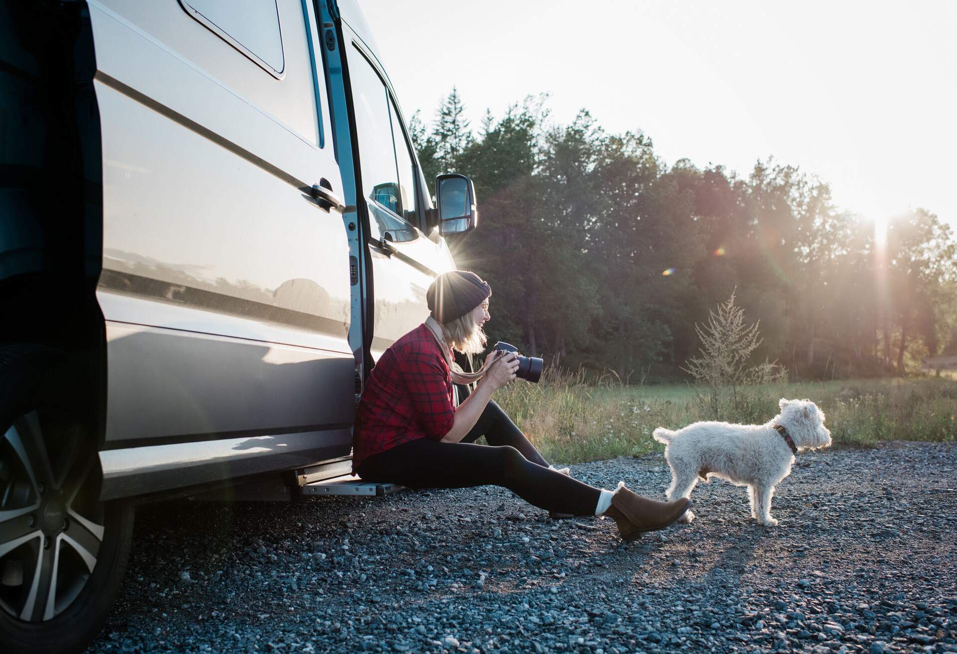 theme_car_roadtrip_dog_people_device_gettyimages-1189142902_universal_within-usage-period_83133.jpg