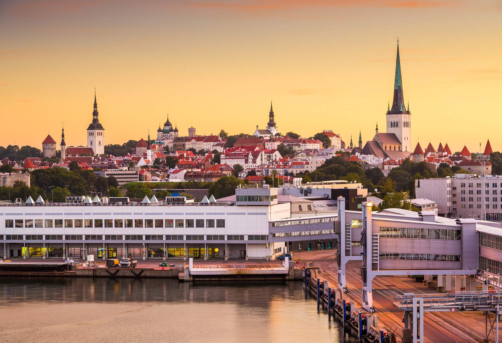 DEST_ESTONIA_TALLINN_HARBOUR_GettyImages-509872754