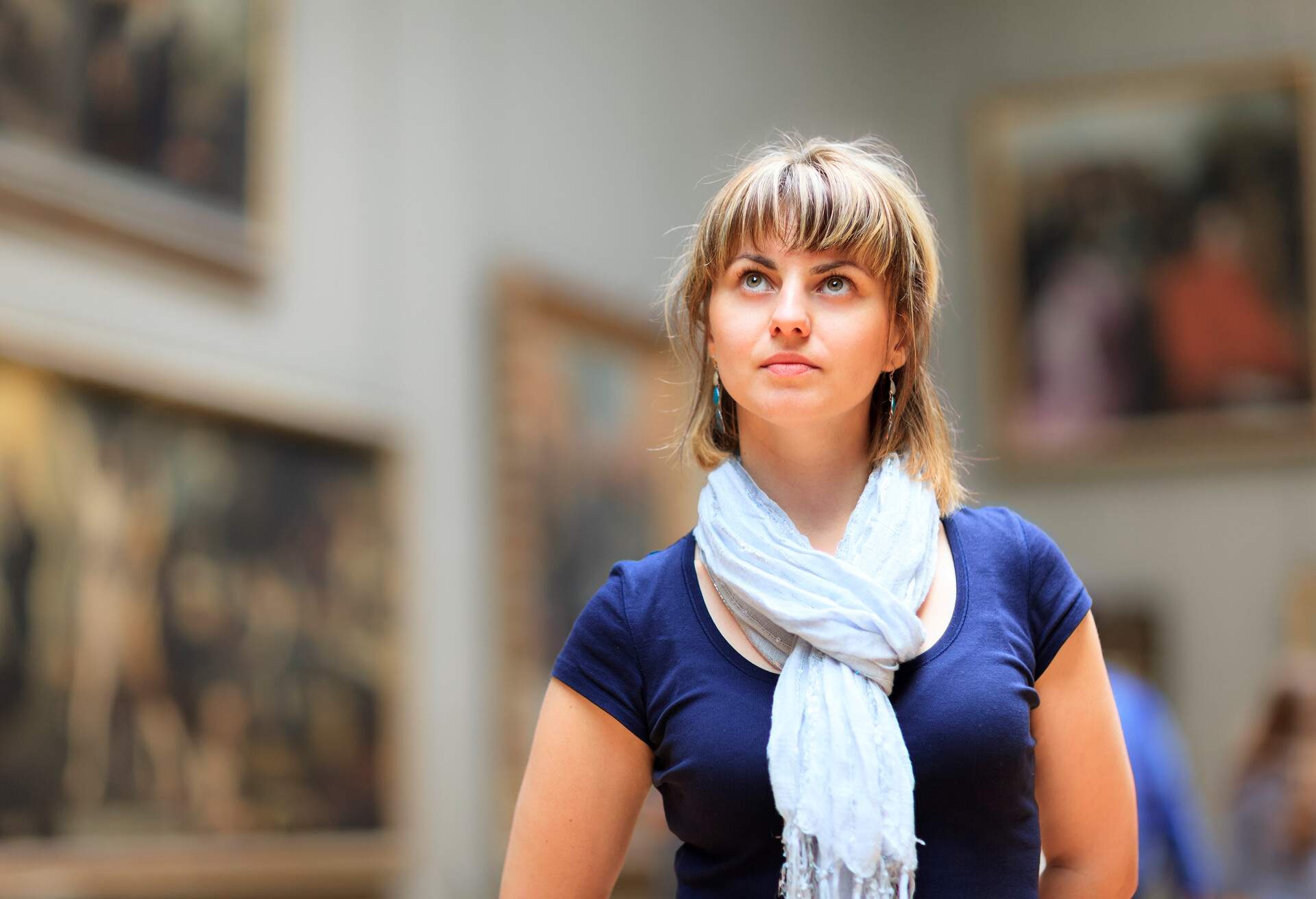THEME_MUSEUM_ART_GALLERY_PEOPLE_WOMAN_GettyImages