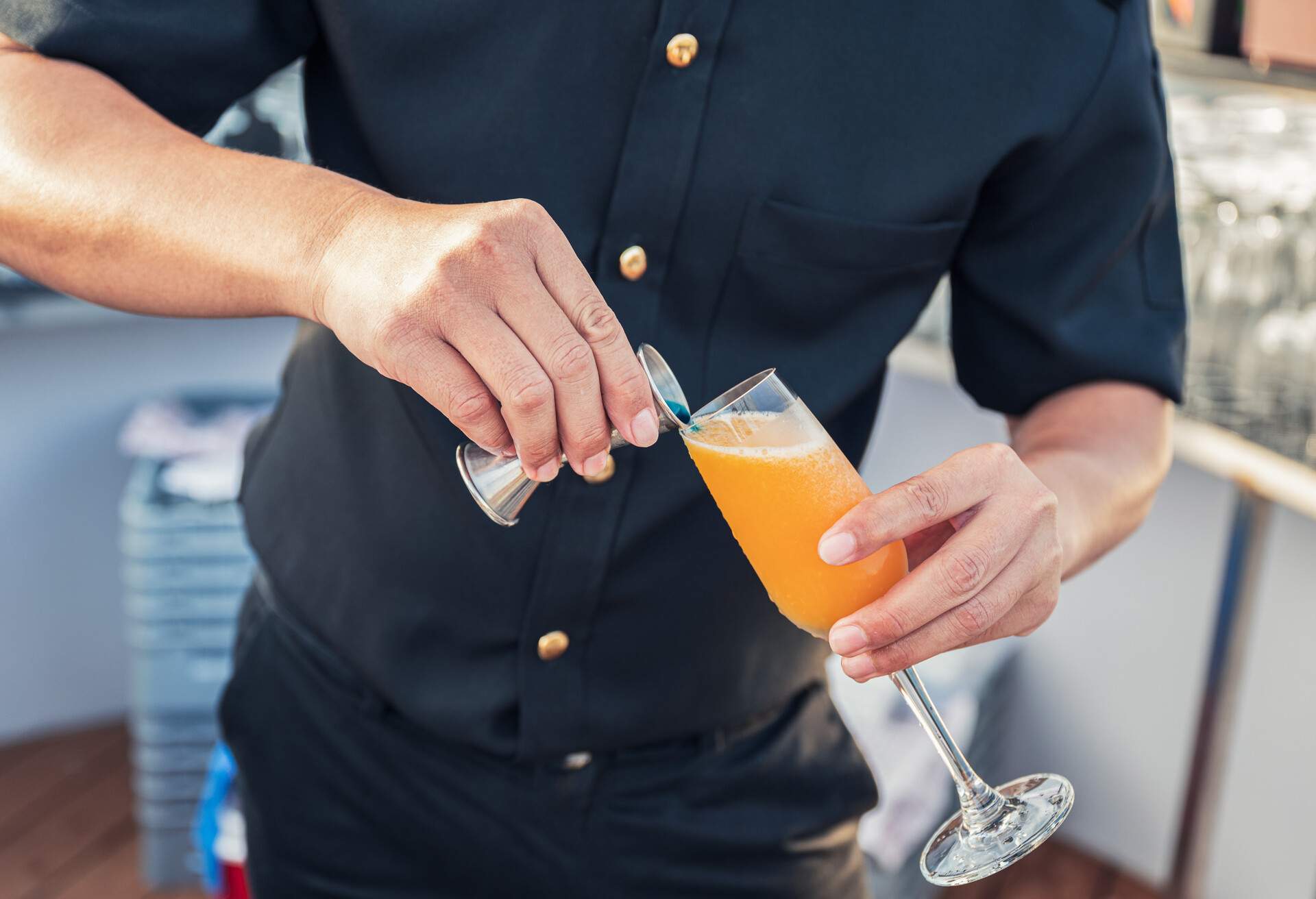 THEME_PEOPLE_BARTENDER_DRINKS_COCKTAIL_GettyImages-1268815598
