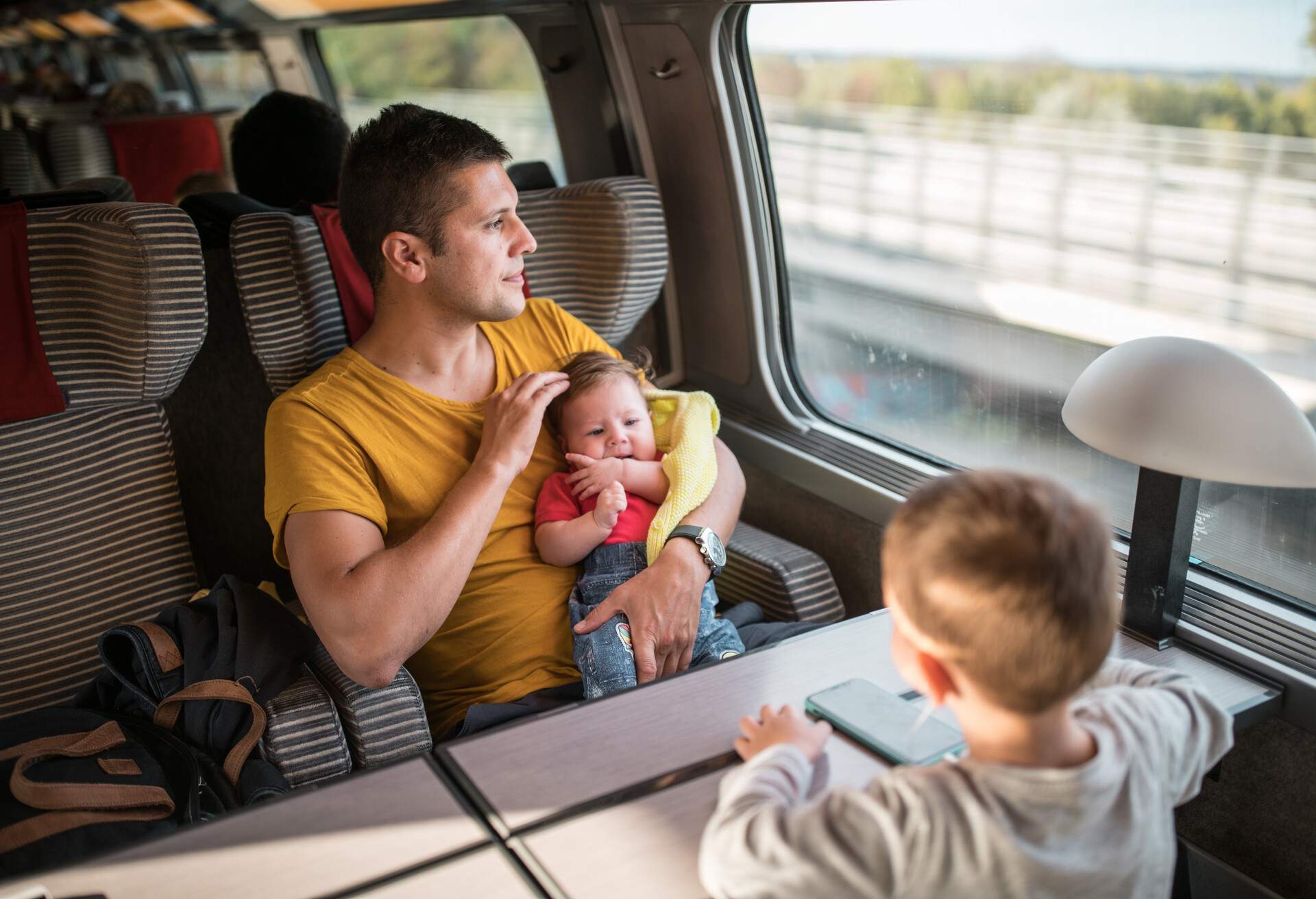 THEME_TRAIN-TRAVEL_FAMILY_GettyImages-1058792096