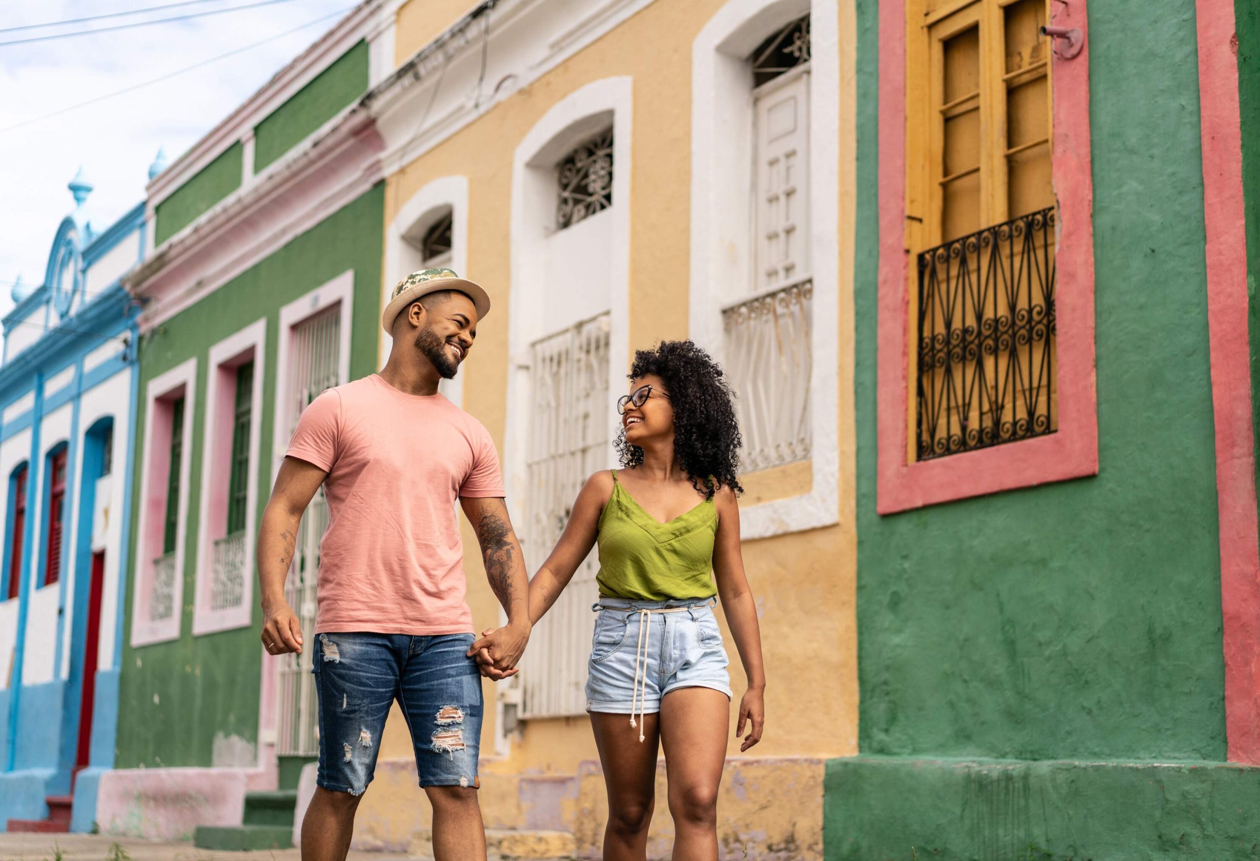 dest_brazil_theme_couple_gettyimages-1272693710_universal_within-usage-period_99602