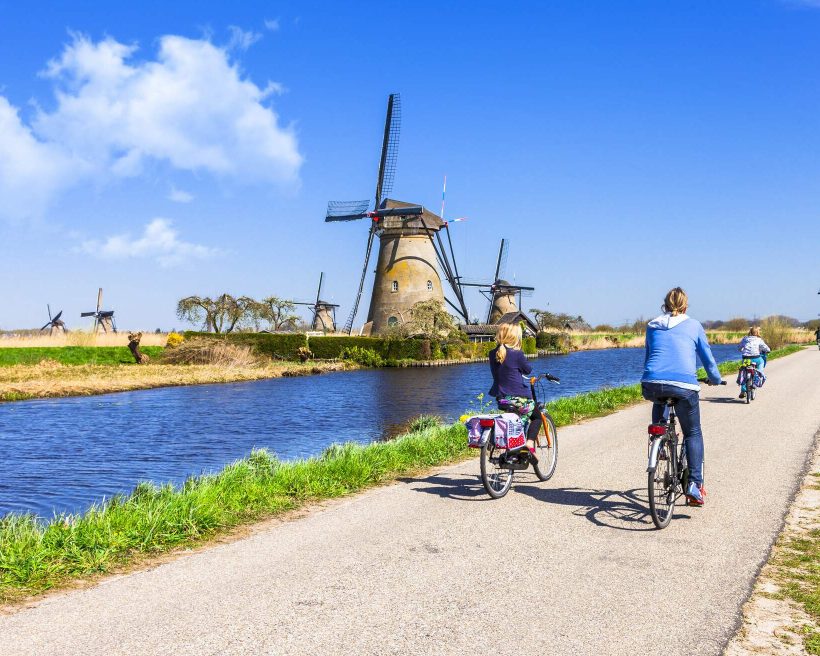 dest_netherlands_kinderdijk_windmills_unesco_shutterstock_274886675_universal_within-usage-period_34166