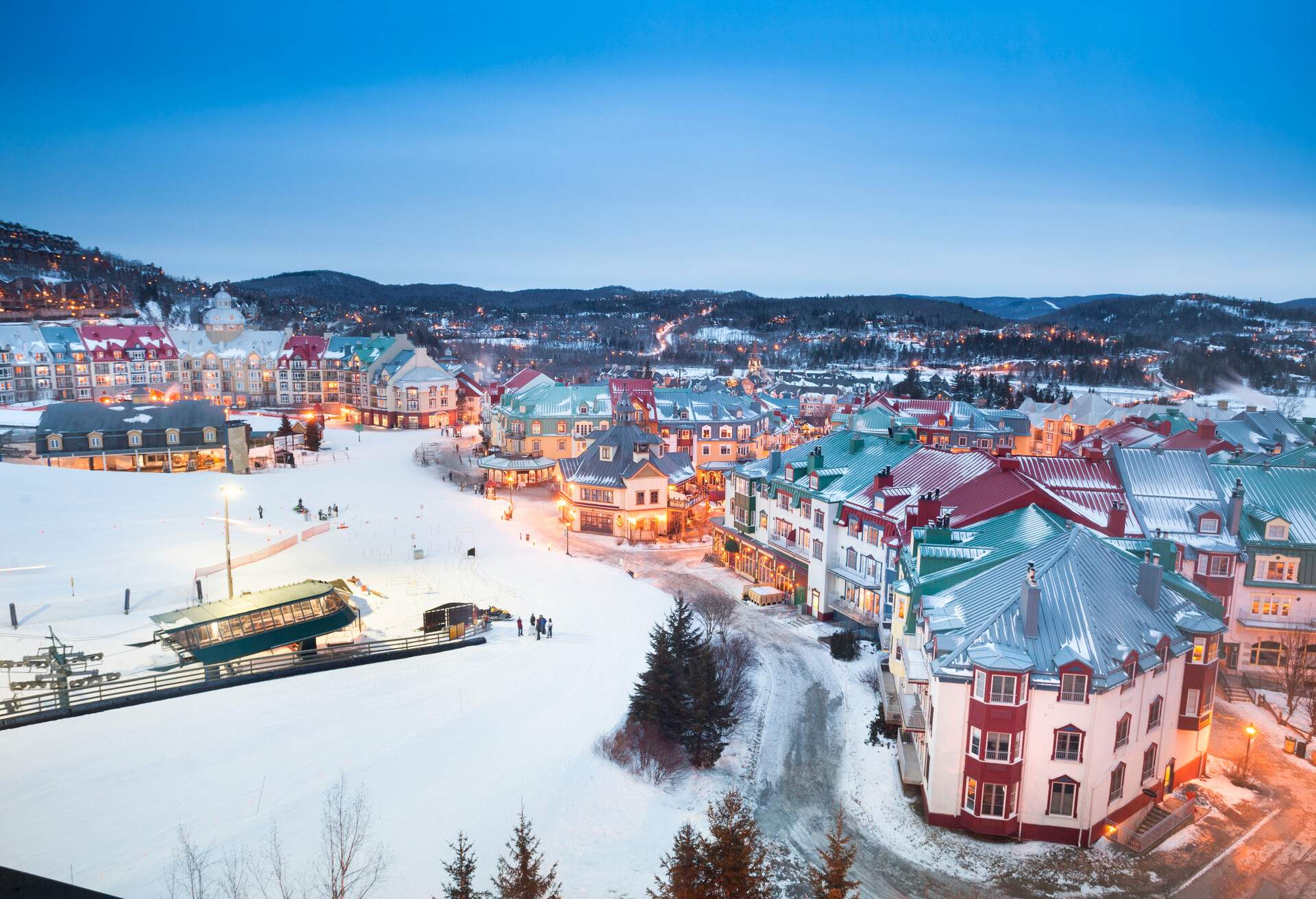 DEST_CANADA_QUEBEC_MOUNT TREMBLANT VILLAGE_GettyImages-171256911