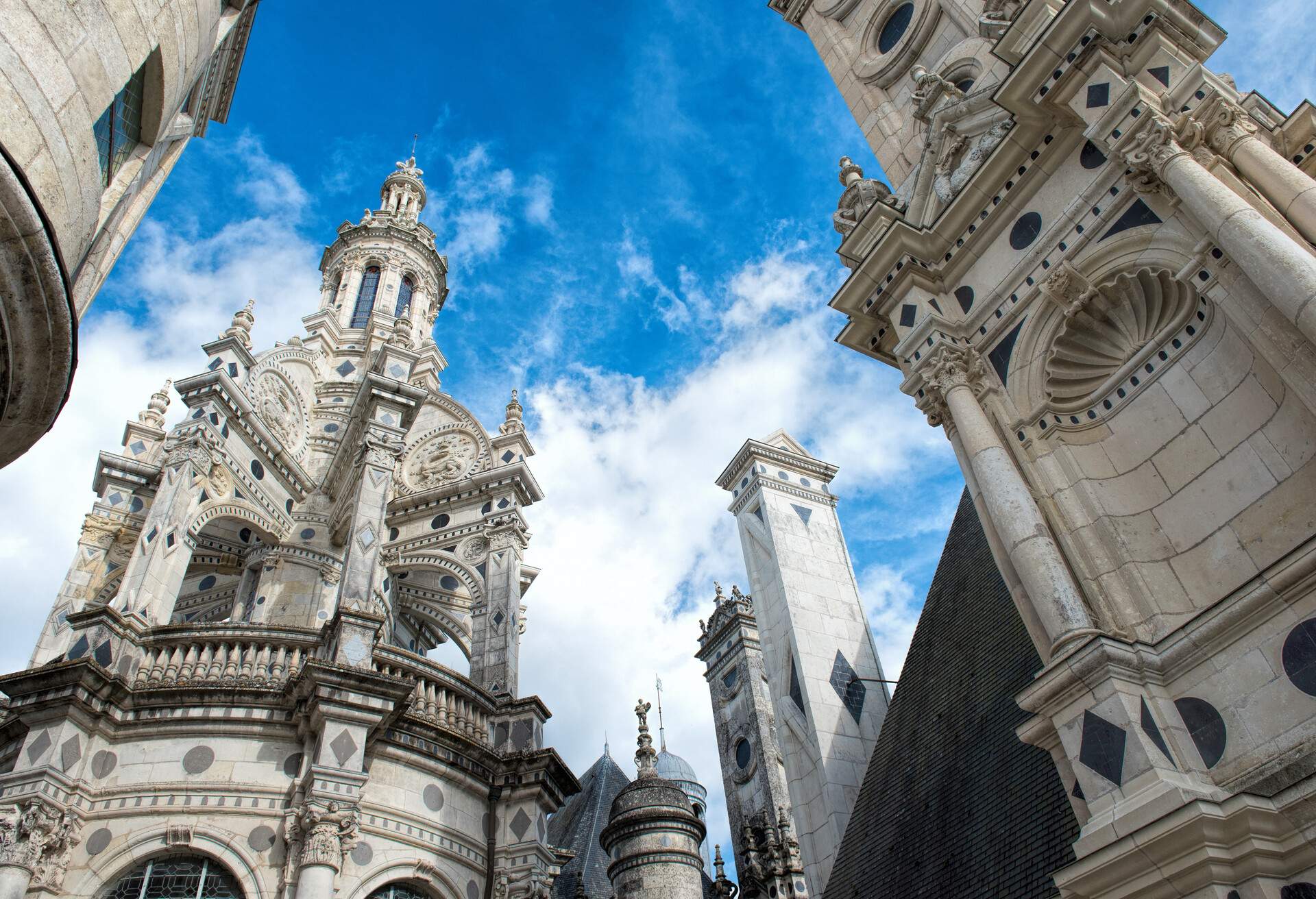 DEST_FRANCE_CASTLE_CHATEAU_CHAMBORD_GettyImages-1367967817