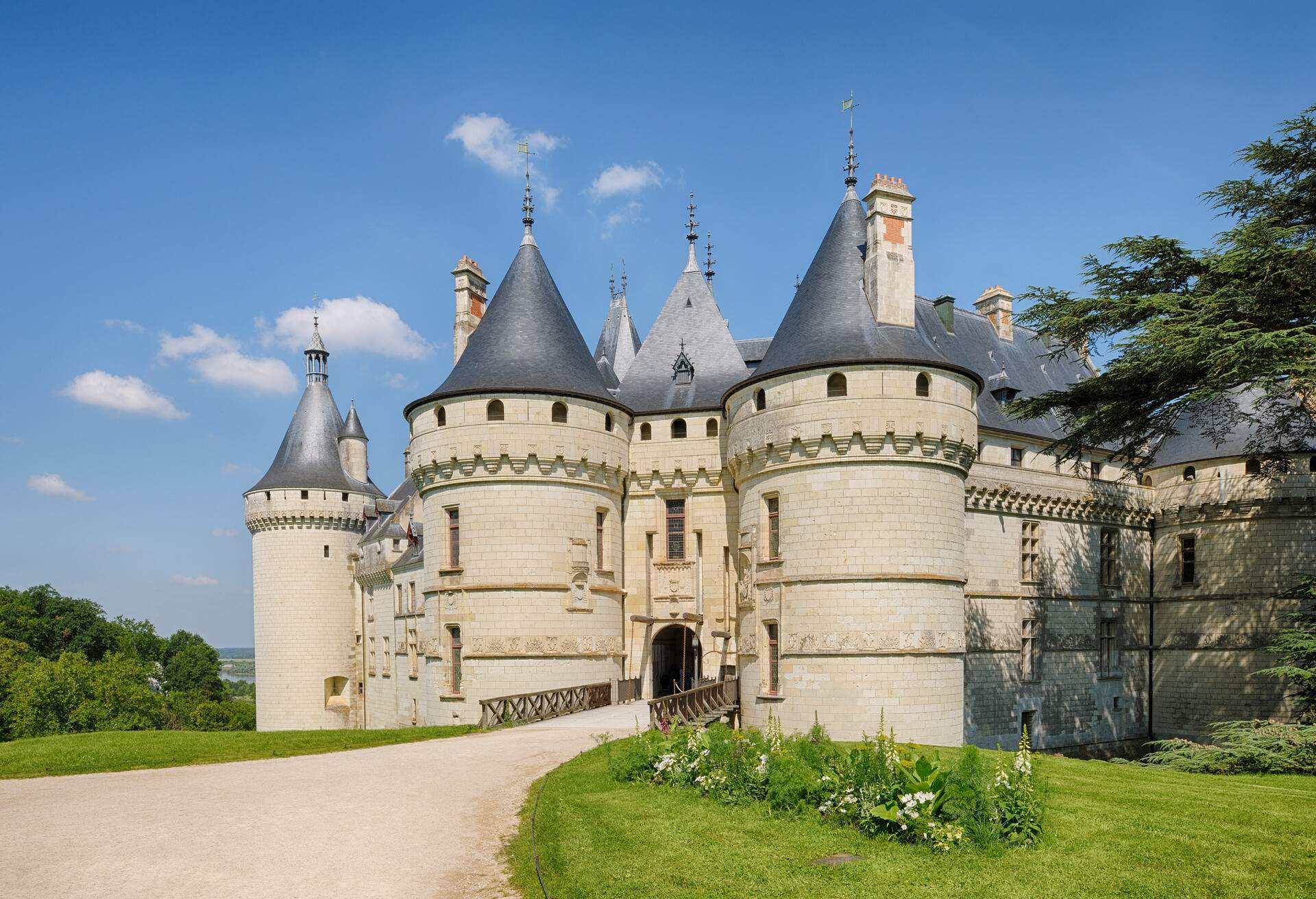 DEST_FRANCE_CASTLE_CHATEAU_CHAUMONT_LOIRE_GettyImages-157853435