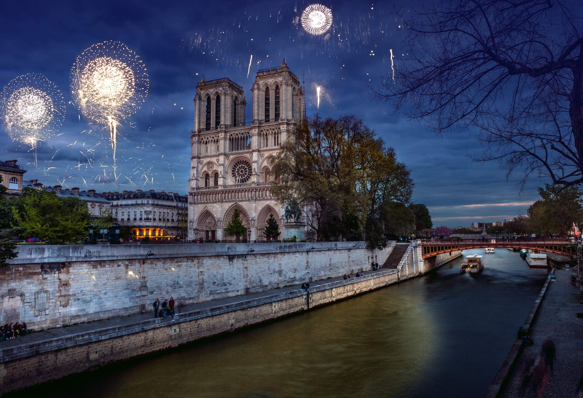 DEST_FRANCE_PARIS_NOTRE_DAME_NEW_YEARS_FIREWORKS_GettyImages-999154640