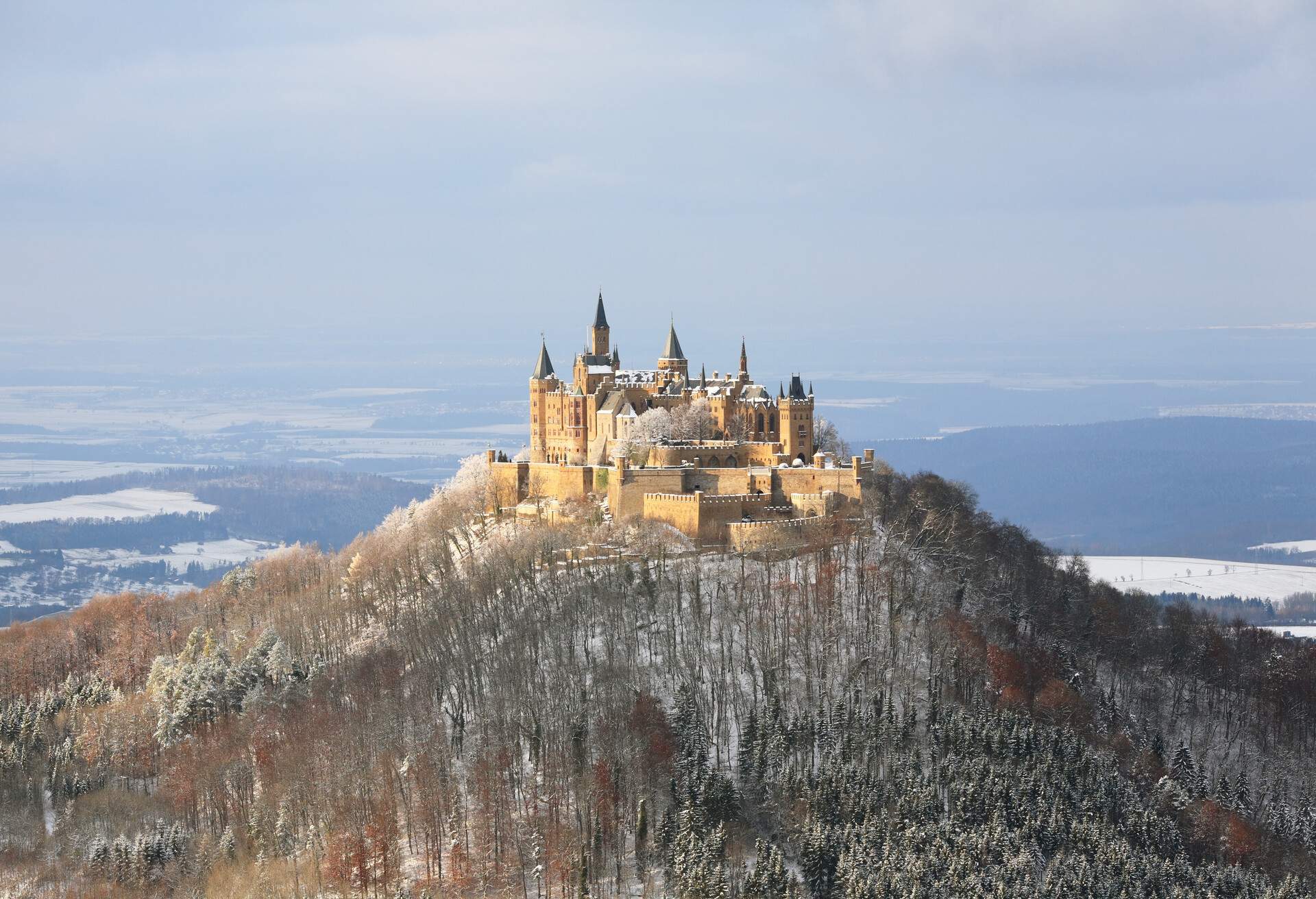 DEST_GERMANY_CASTLE_HOHENZOLLERN_GettyImages-91604607