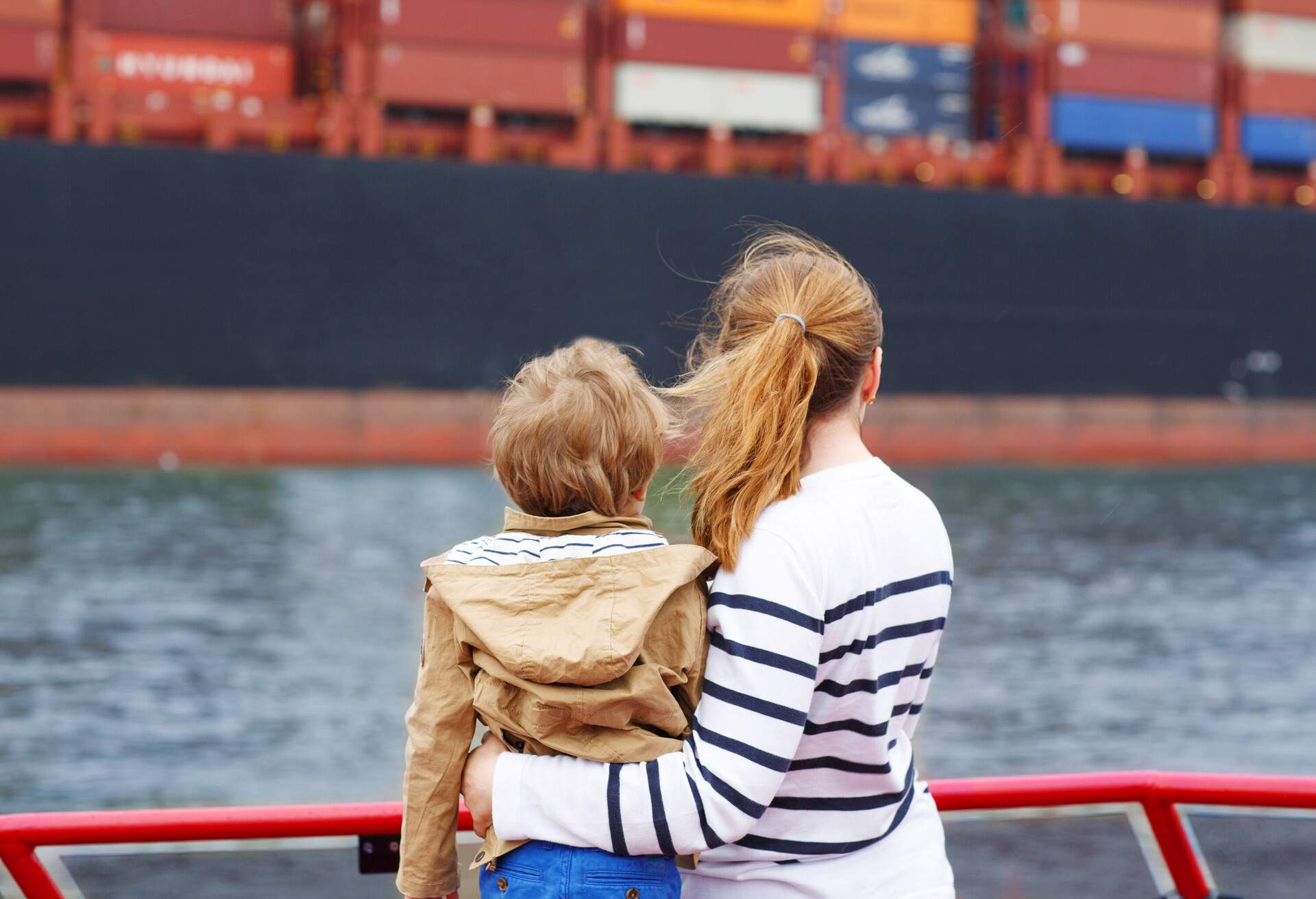 DEST_GERMANY_HAMBURG_HARBOUR_FERRY_RIDE_GettyImages-500504715