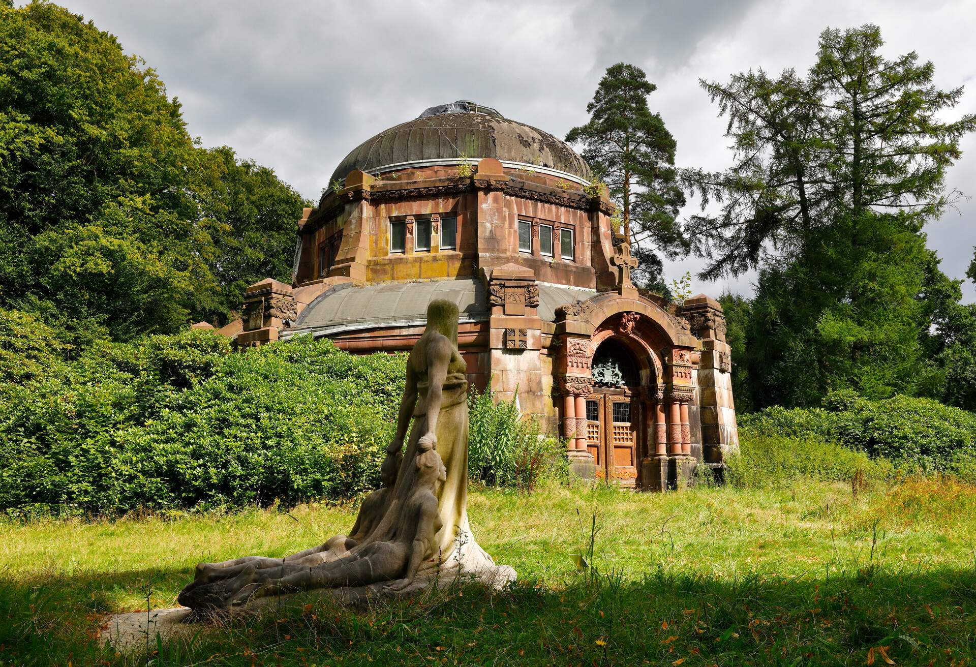 DEST_GERMANY_HAMBURG_OHLSDORF_CEMETERY_GettyImages-841144272