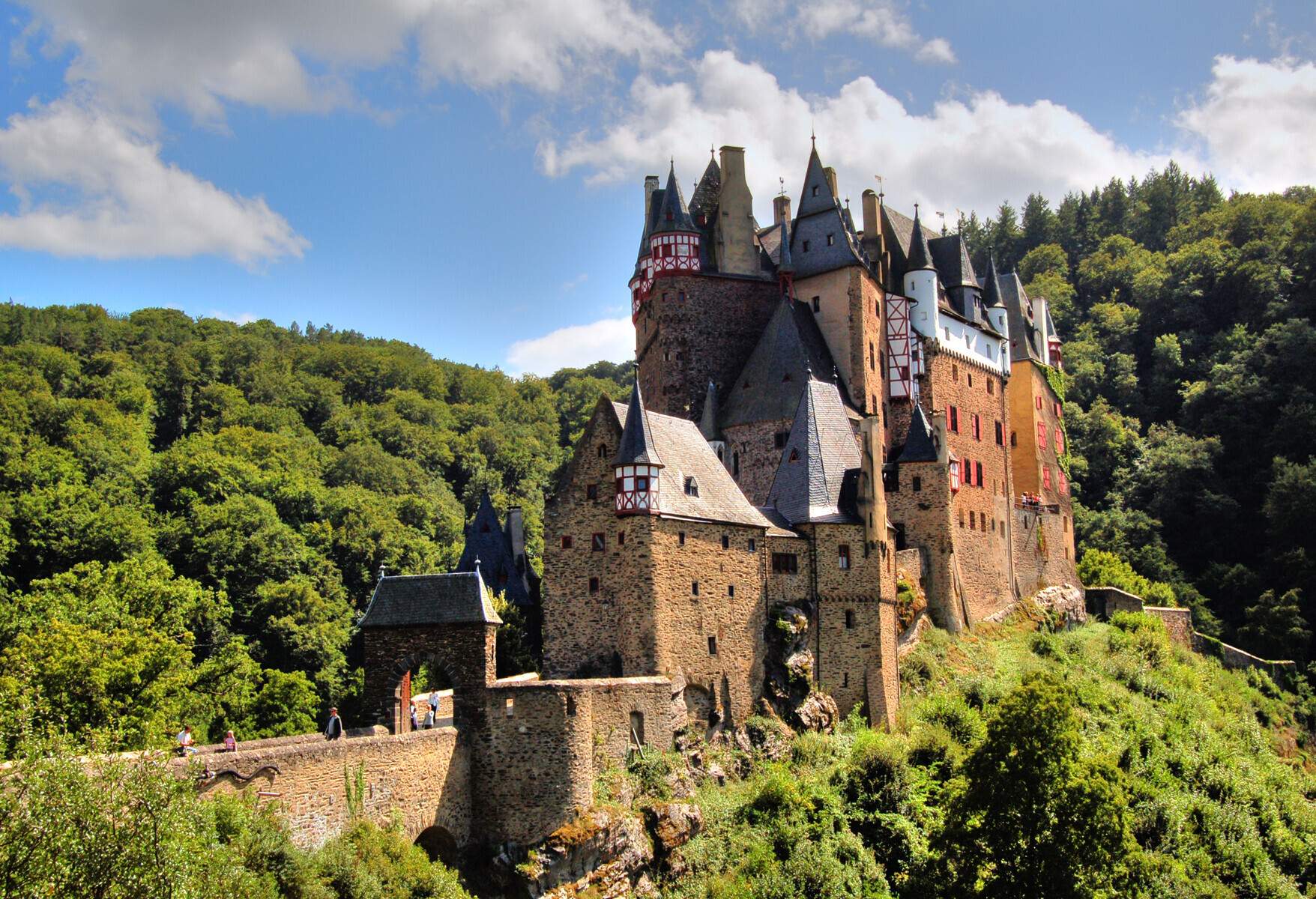 DEST_GERMANY_MOSEL_VALLEY_ELTZ_CASTLE_GettyImages-121113687