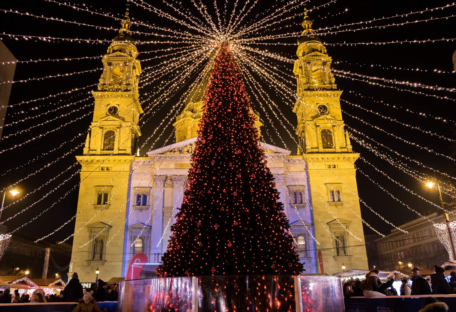 DEST_HUNGARY_BUDAPEST_THEME_CHRISTMAS_shutterstock_535403839