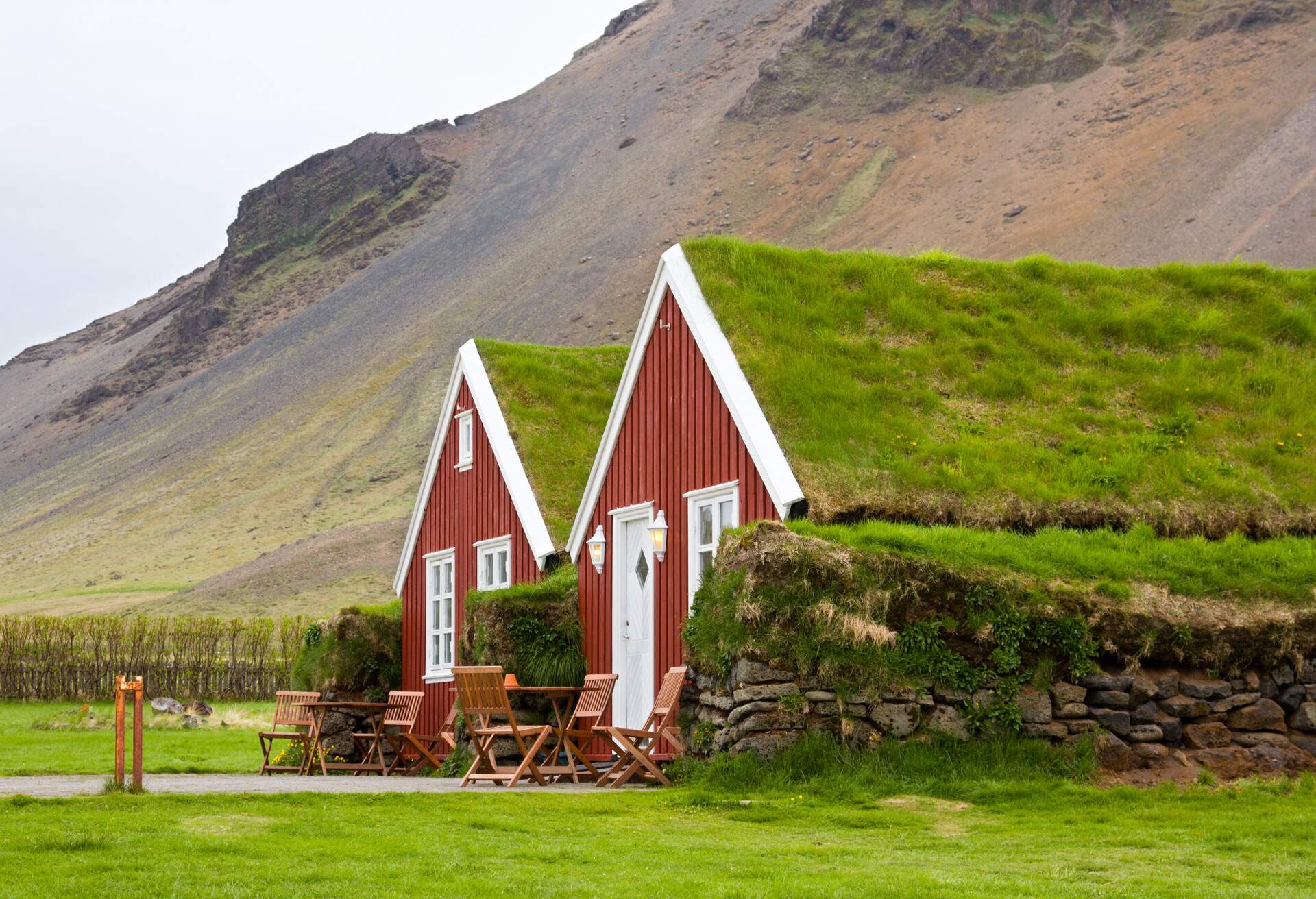 DEST_ICELAND_ARNASTAPI_HOUSES_GettyImages-172918249