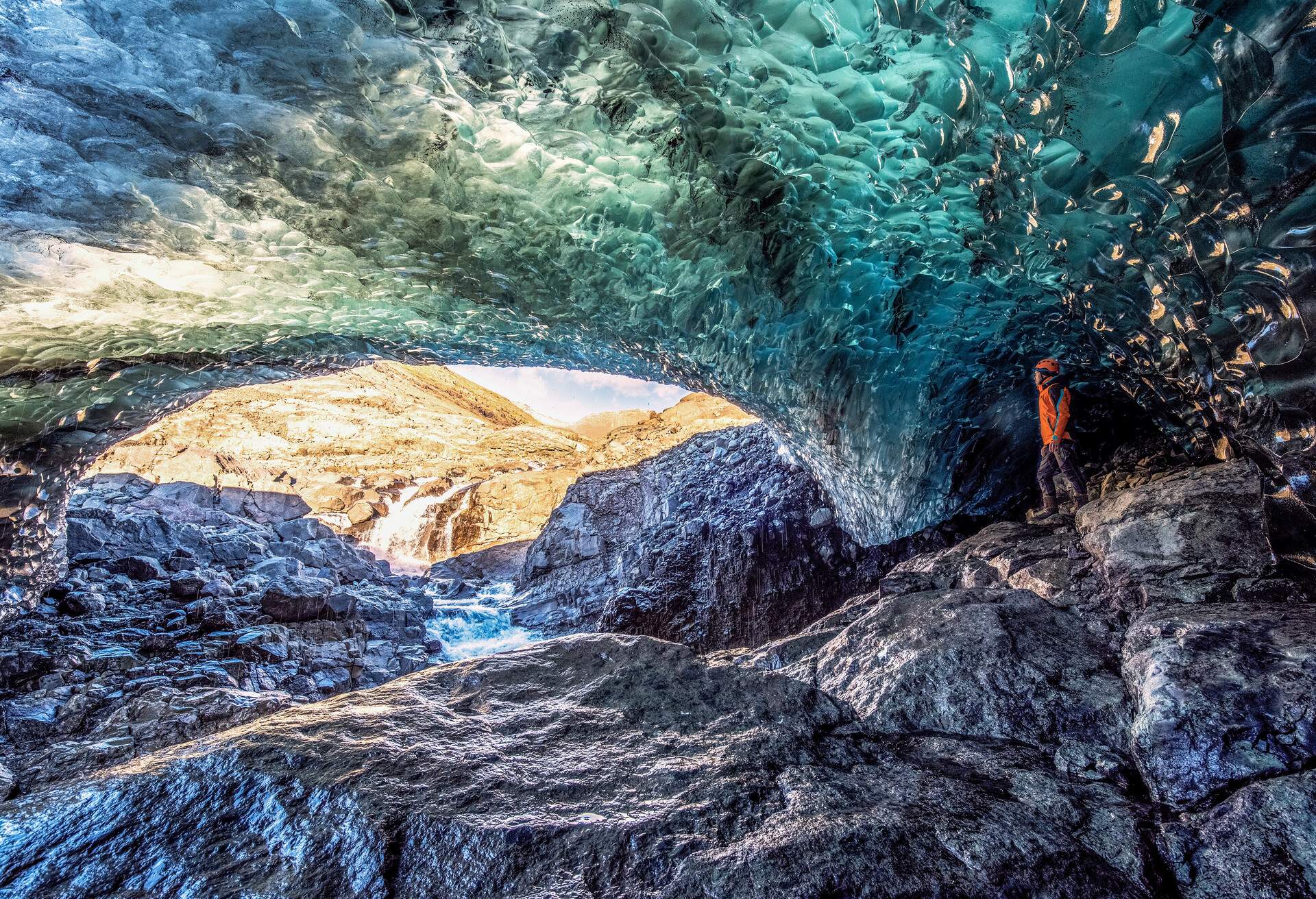 DEST_ICELAND_HOF_Vatnajokull Glacier GettyImages-838095904