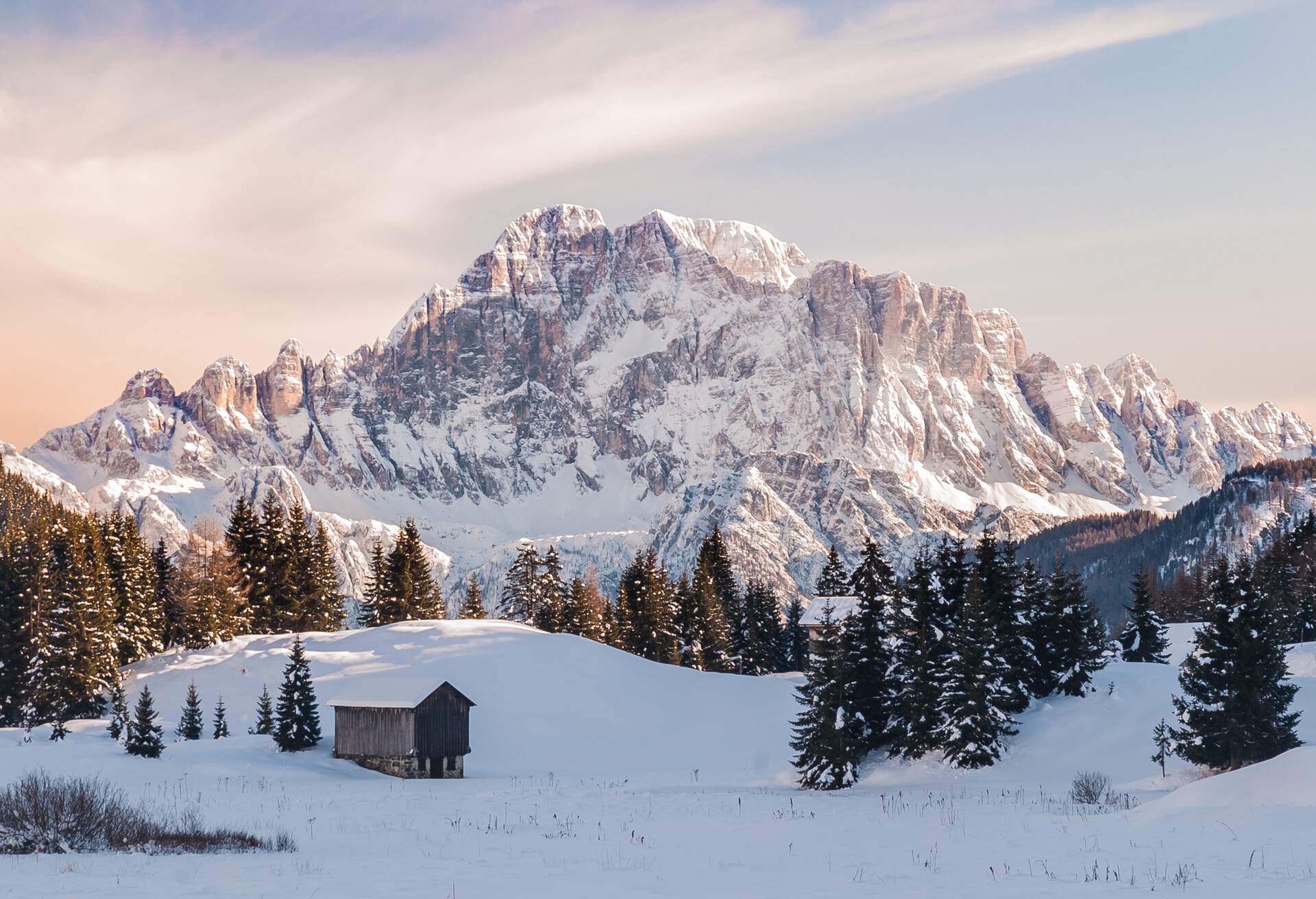 DEST_ITALY_ALPS_ALTA_BADIA_GettyImages-1068246746