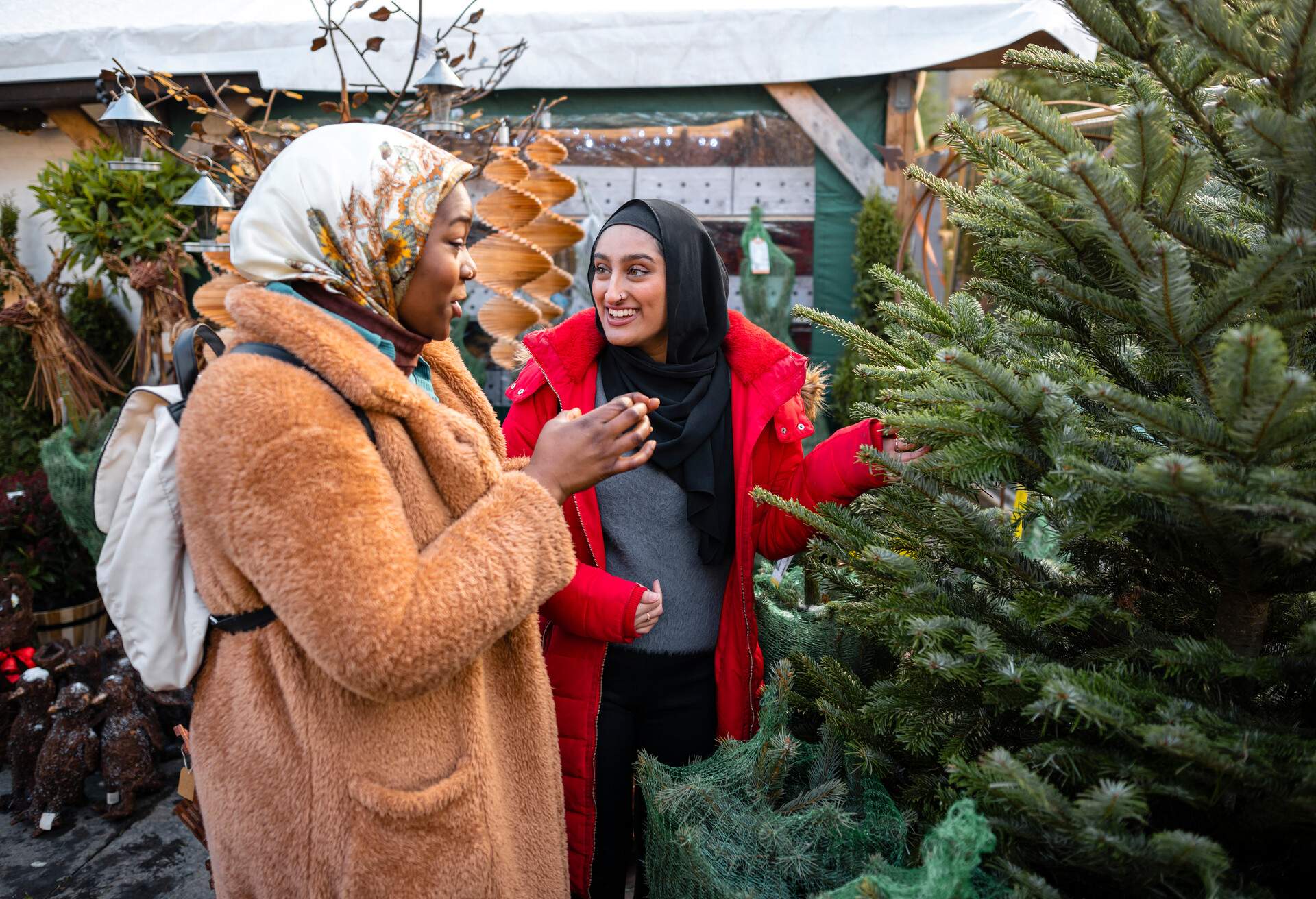 THEME_CHRISTMAS_MARKET_GettyImages-1407305045