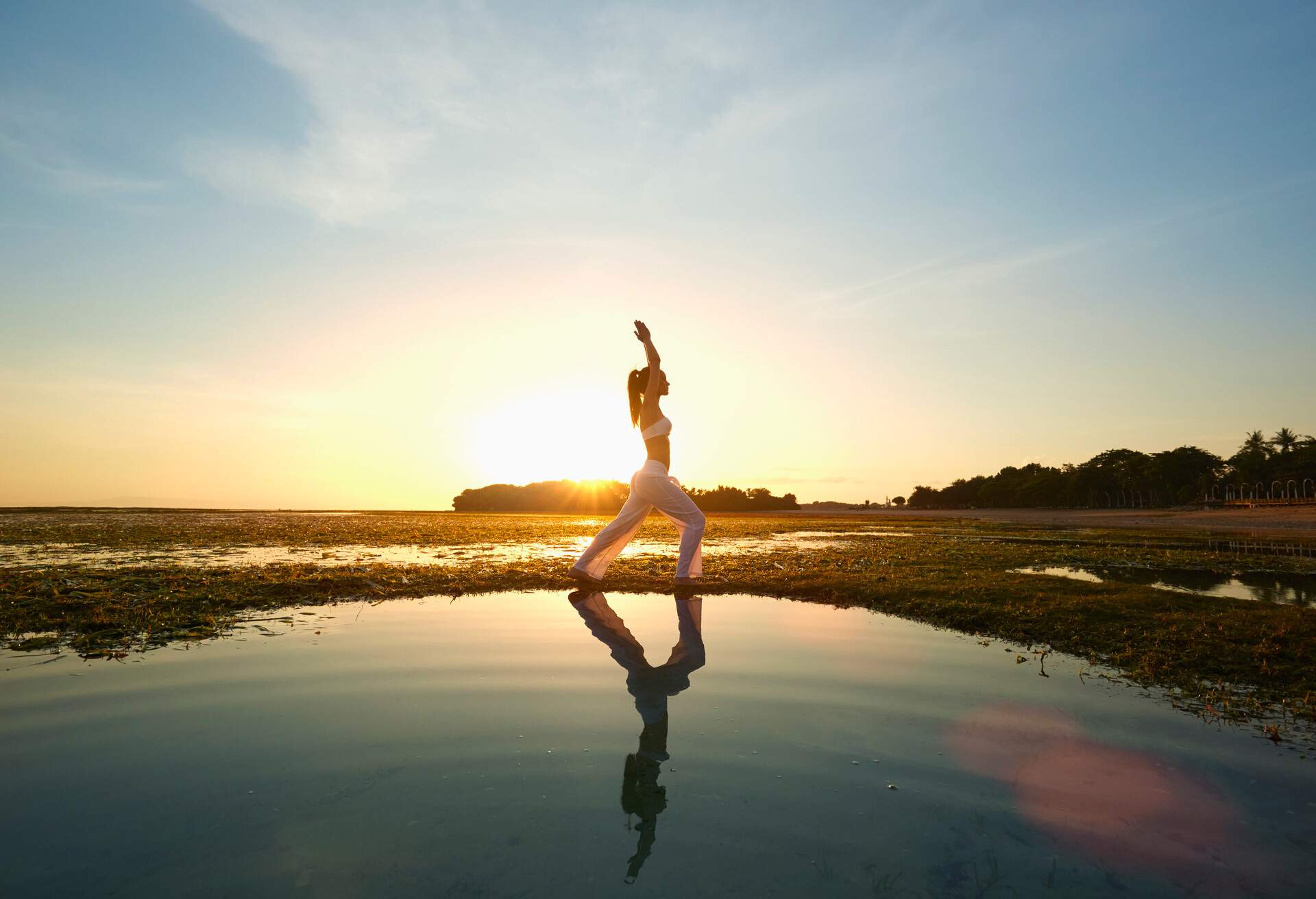 PEOPLE_WOMAN_DOING_YOGA