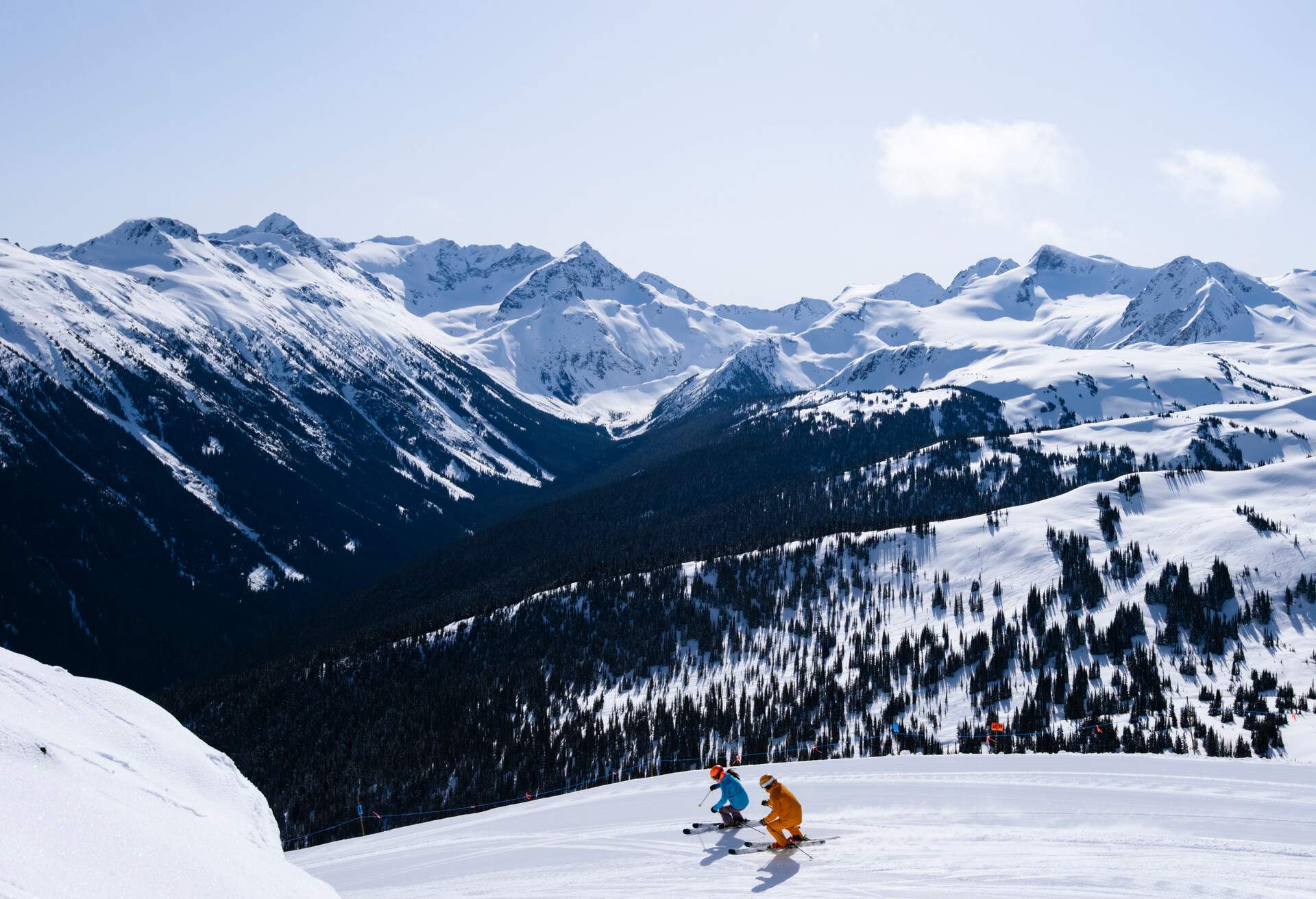 DEST_CANADA_SKI_WHISTLER_GettyImages-1353422119