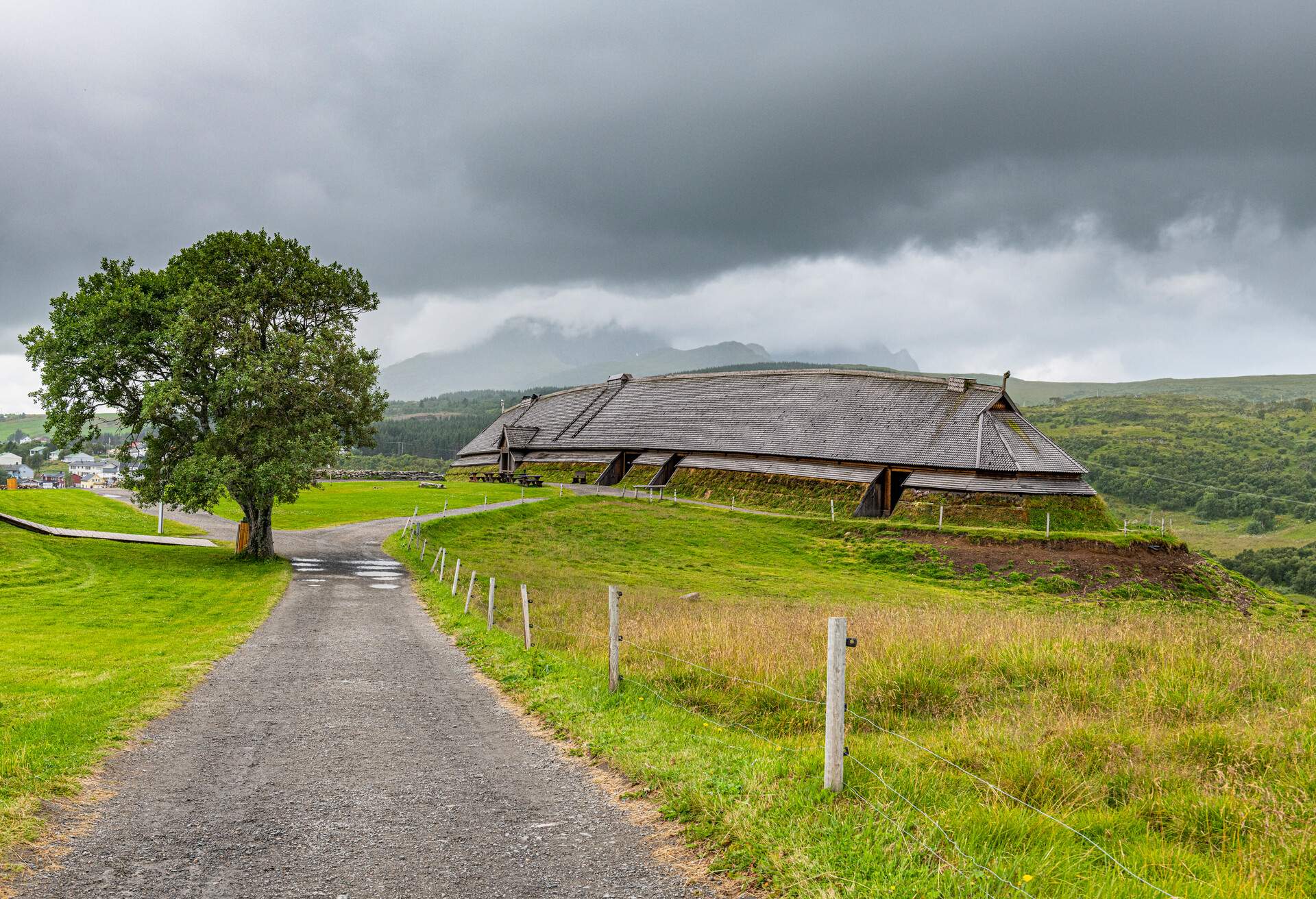 DEST_NORWAY_LOFOTEN_LOFOTR-VIKING-MUSEUM_GettyImages-1322223933