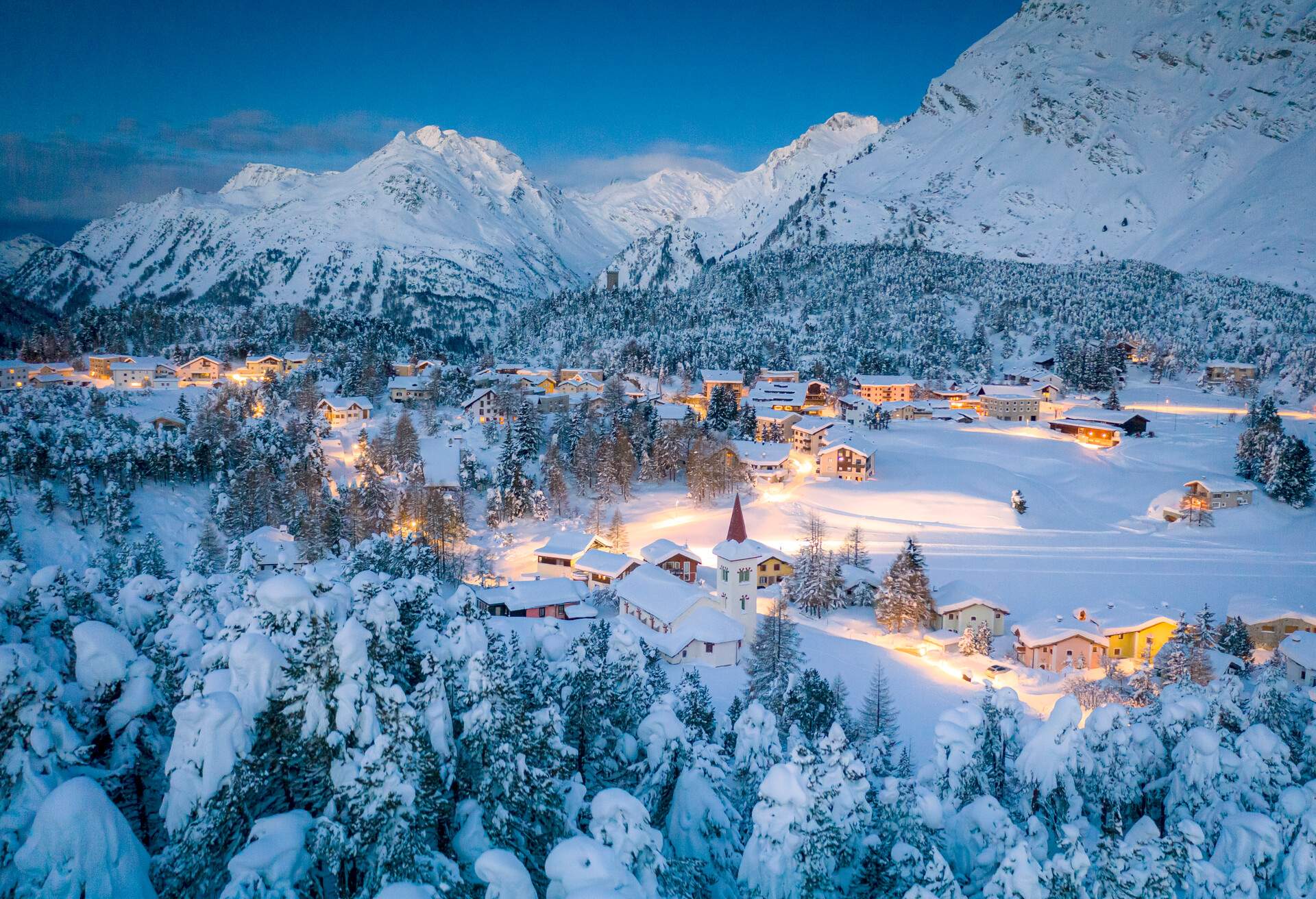 DEST_SWITZERLAND_ST-MORITZ_CHIESA-BIANCA_GettyImages-1294488387