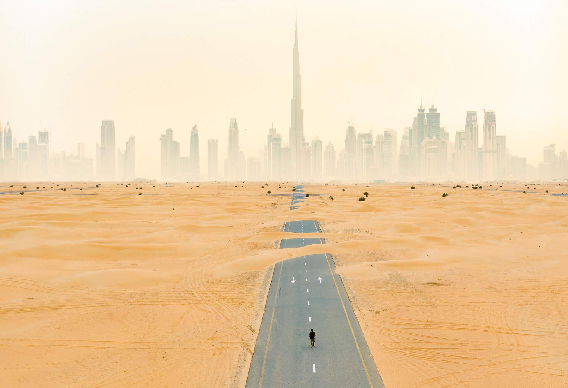 DEST_UAE_DUBAI_DESERT_ROAD_SKYLINE_GettyImages-1280408636