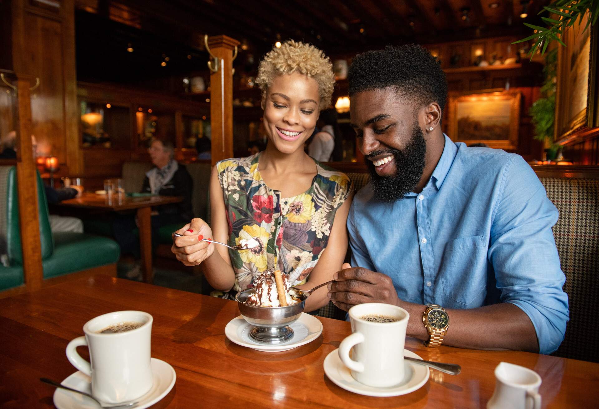 Washington DC Image, a couple enjoying coffee and dessert