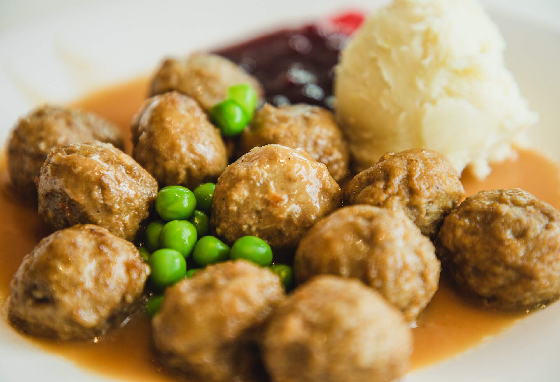 meat balls with mashed potato