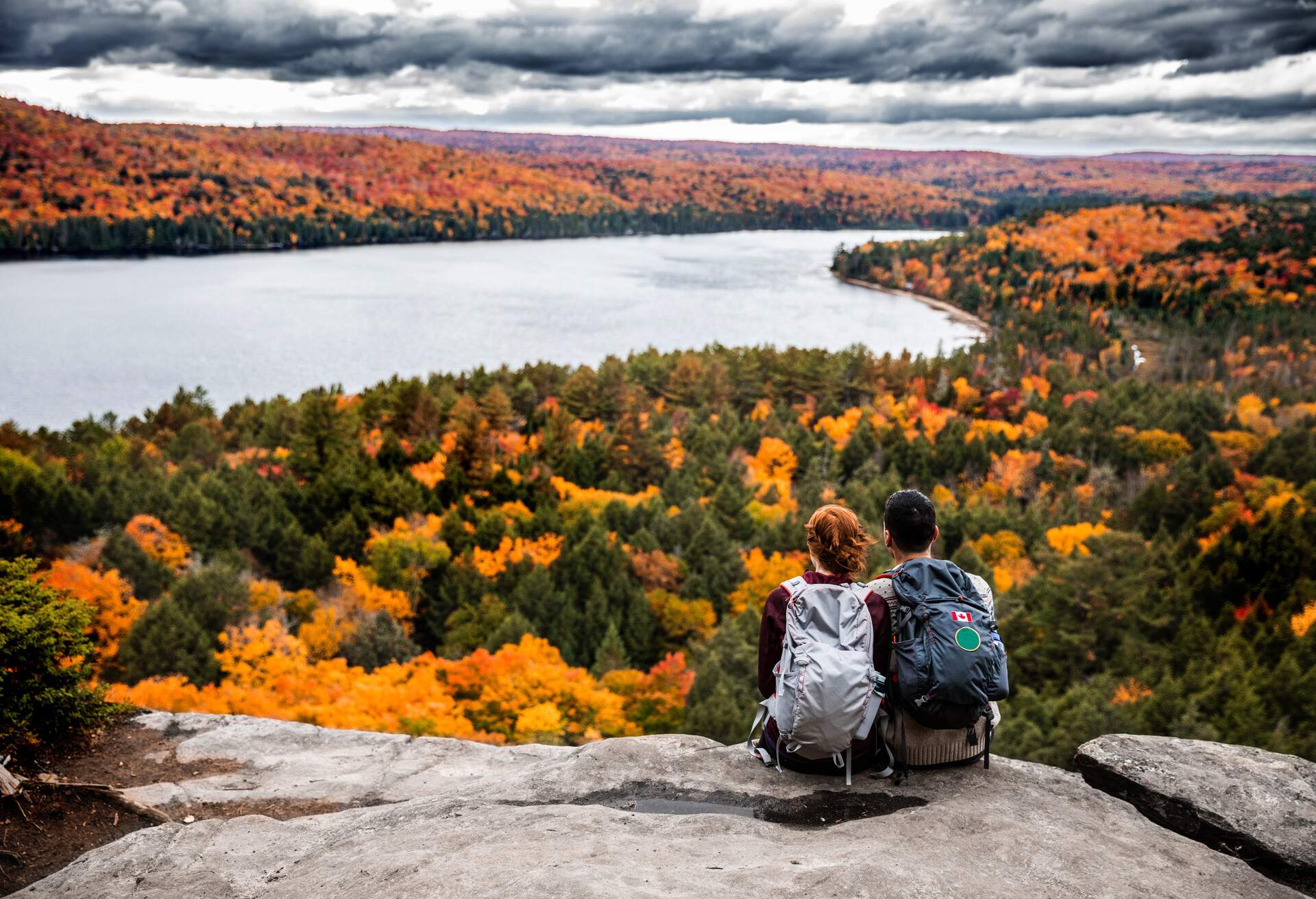 THEME_PEOPLE_FALL-COUPLE-HIKING-GettyImages-621242410