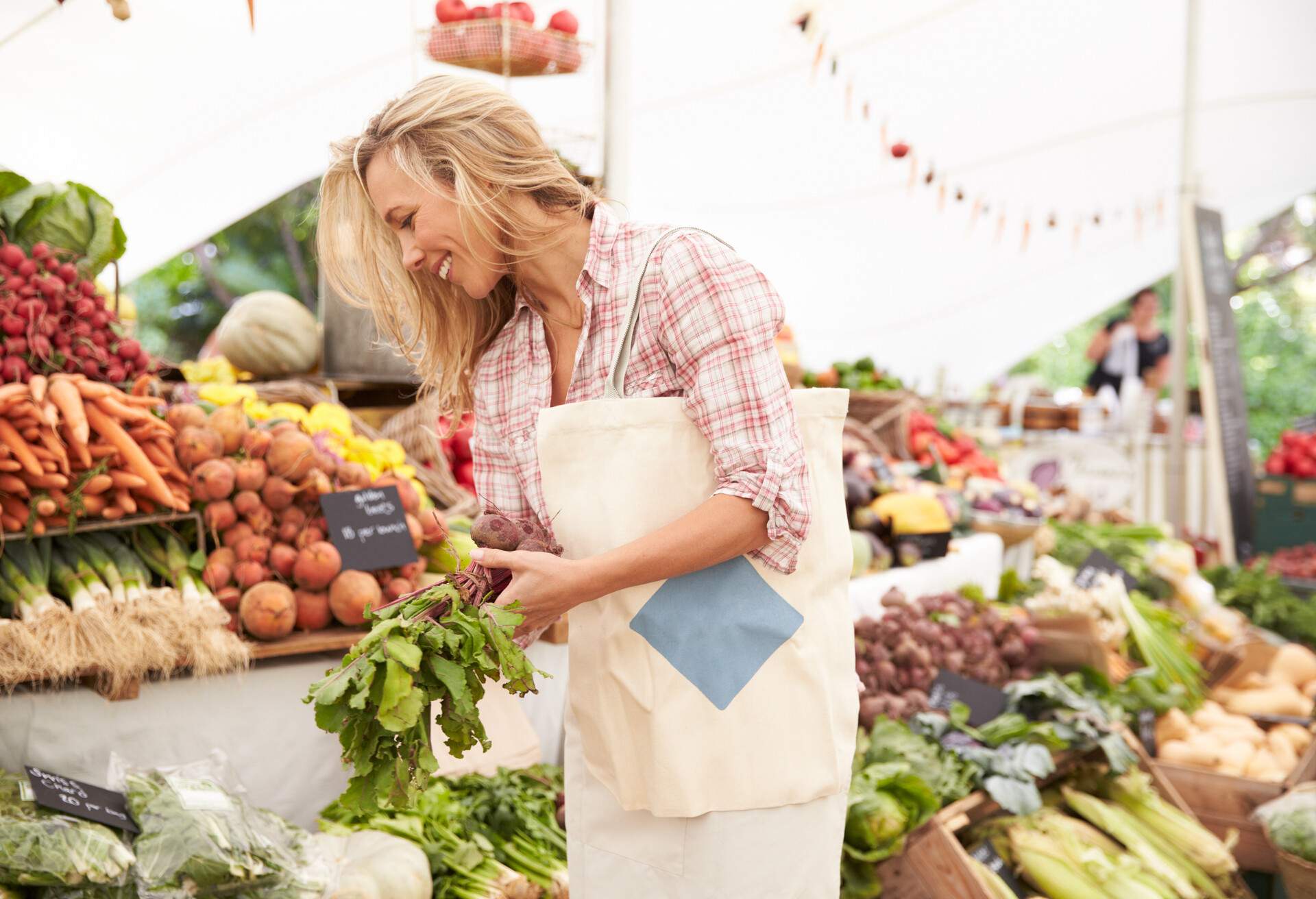 THEME_PEOPLE_WOMAN-SHOPPING_GettyImages-471212568