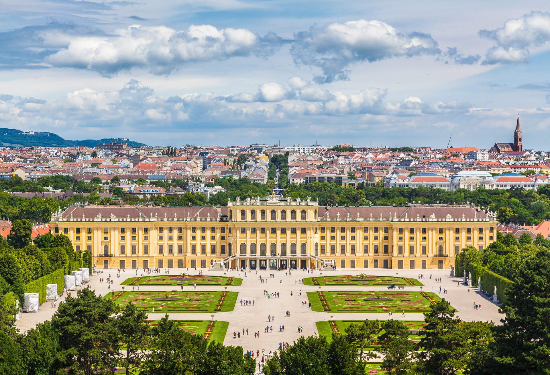 DEST_AUSTRIA_VIENNA_HIETZING_shutterstock-portfolio_583714789