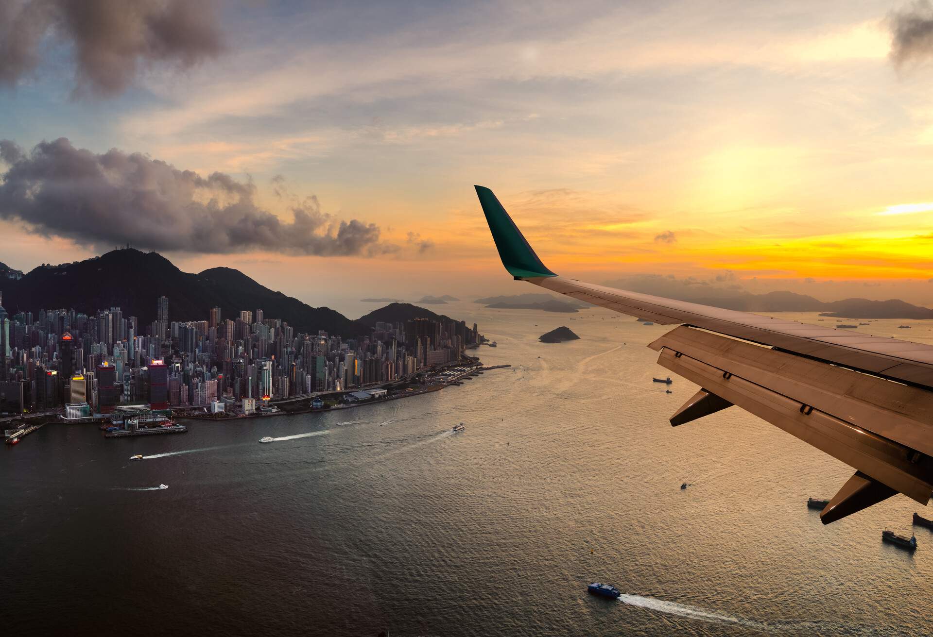 DEST_HONG_KONG_THEME_FLIGHT_GettyImages-980786074