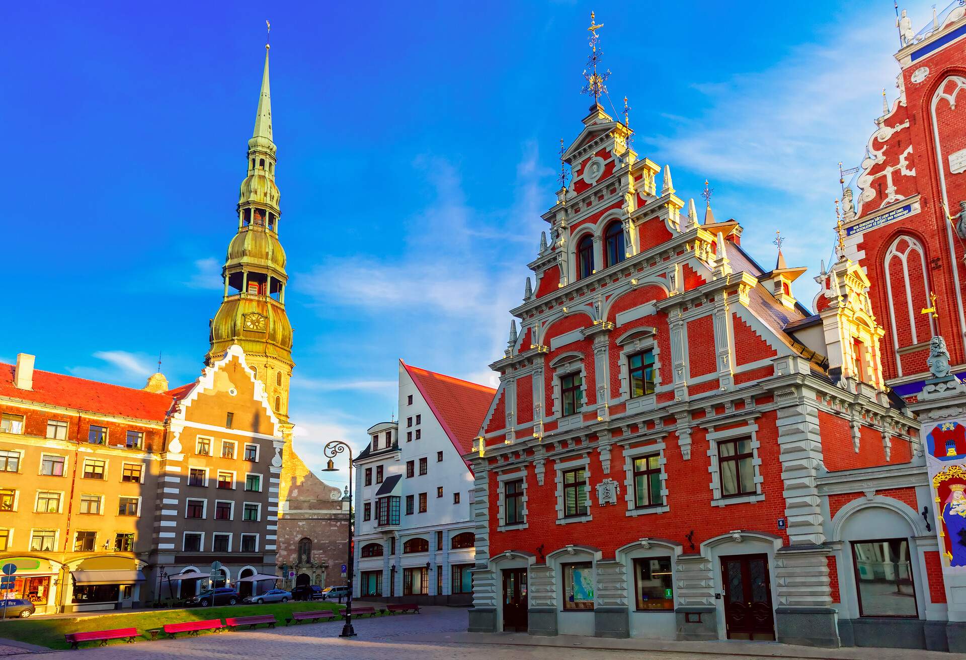 DEST_LATVIA_RIGA_HOUSE-OF-THE-BLACKHEADS_GettyImages-495752470