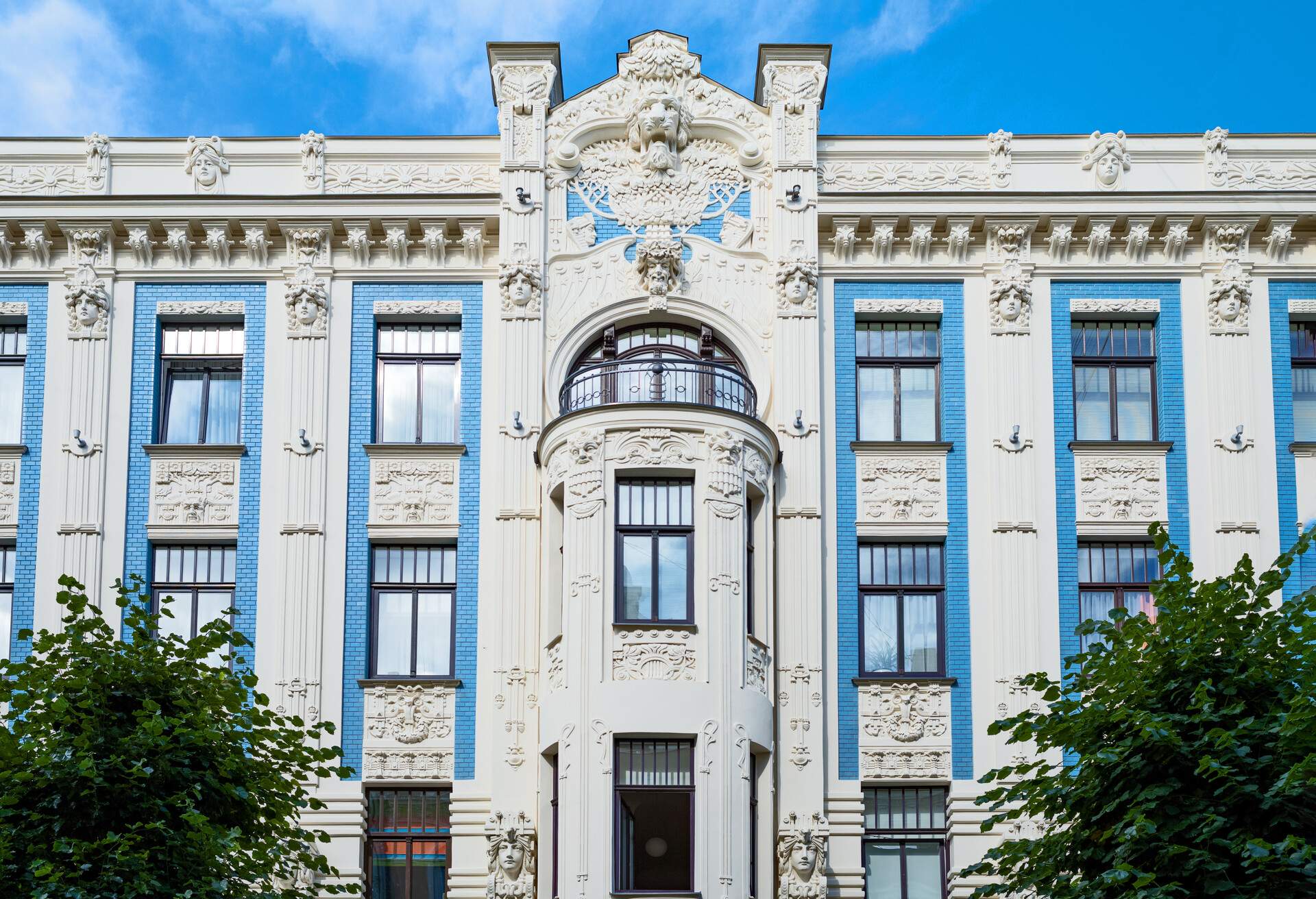 DEST_LATVIA_RIGA_jugendstil-centre_GettyImages-1341126057