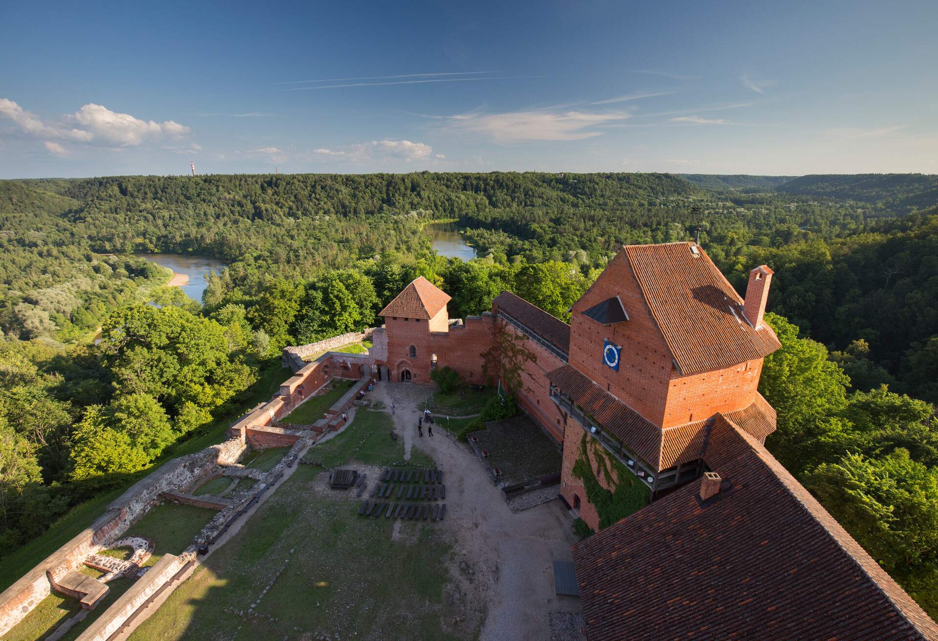 DEST_LATVIA_SIGULDA_TURAIDA_CASTLE_GettyImages-486622118