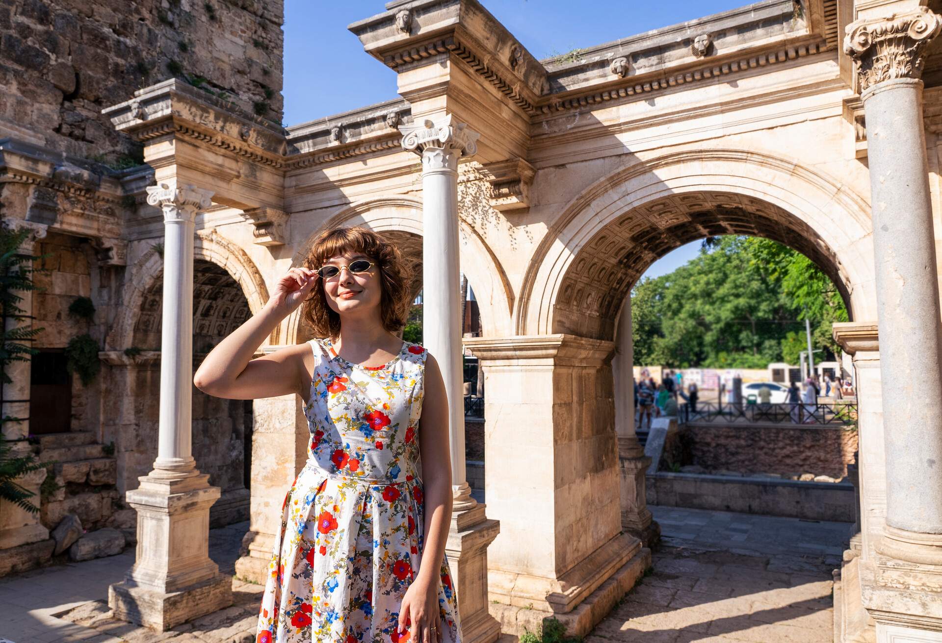 TURKEY_ANTALYA_HADRIANS_GATE_WOMAN