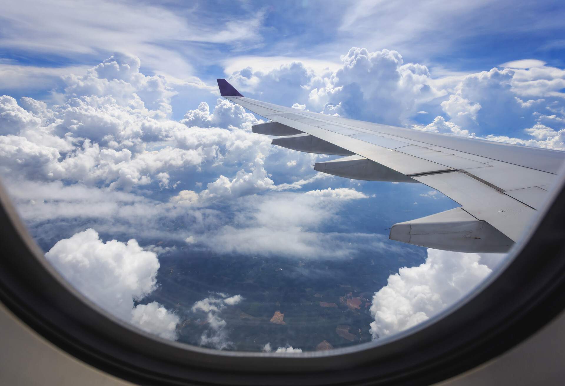 THEME_FLIGHT_GENERIC WINDOW VIEW_shutterstock-premier_282535355