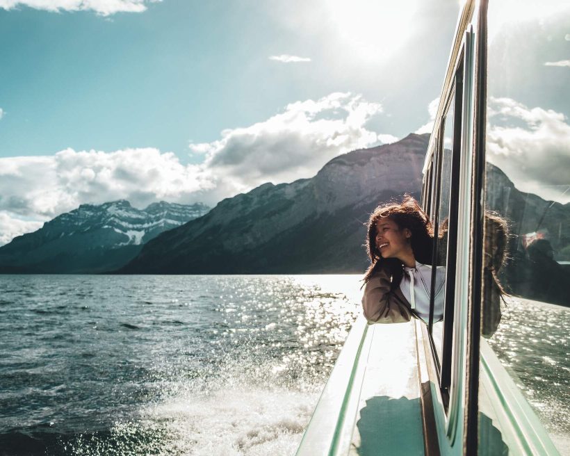 canada_banff_ferry_people_woman