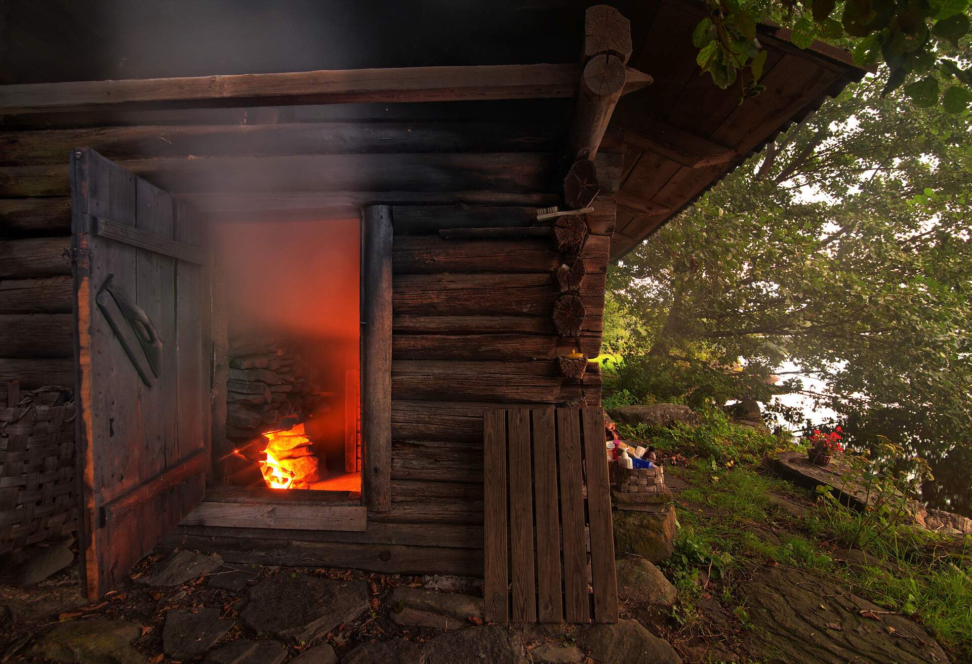 DEST_FINLAND_TRADITIONAL_FINNISH_SMOKE_SAUNA_GettyImages-533689847